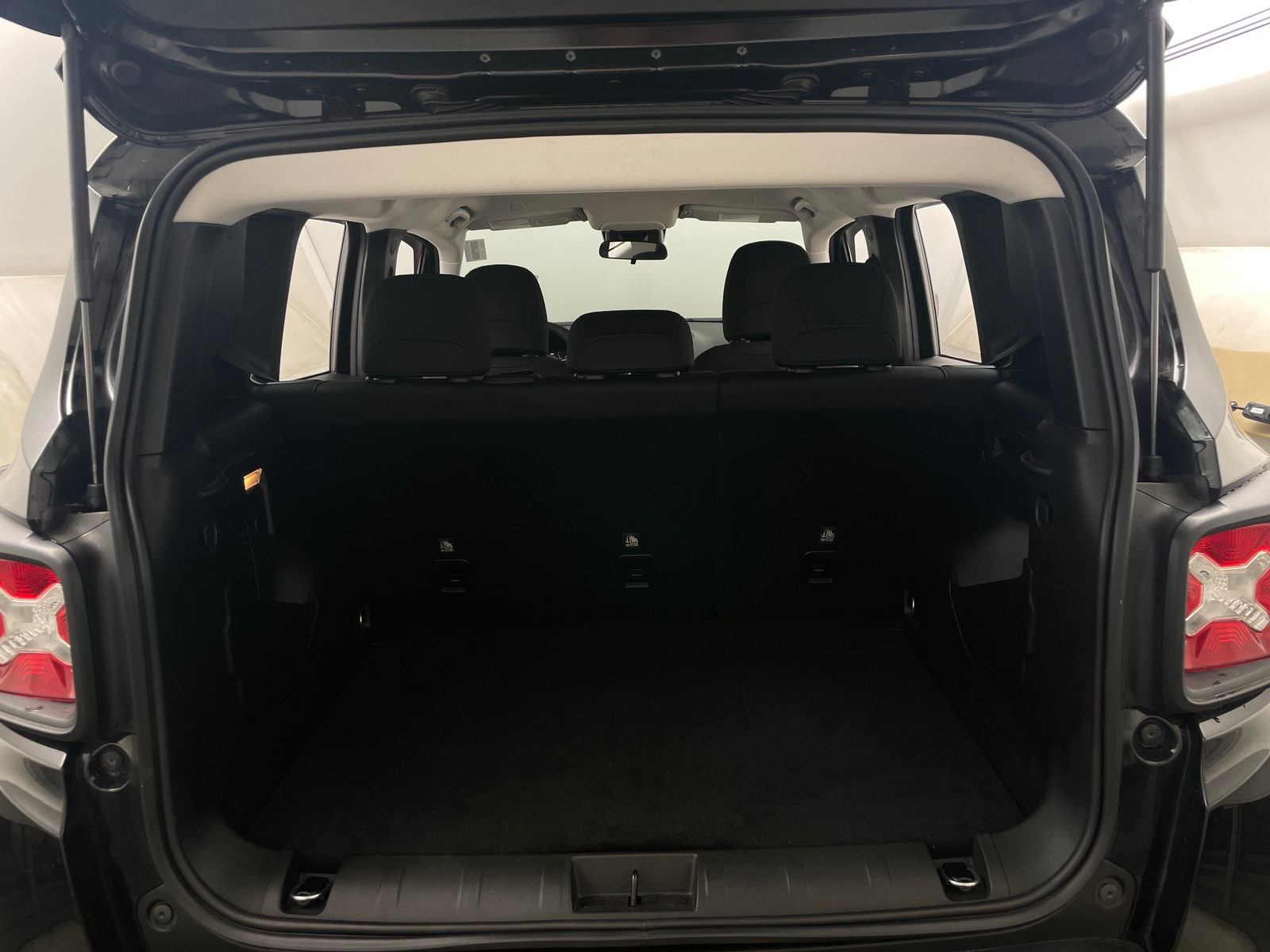 Thumbnail: 2021 Jeep Renegade - 7