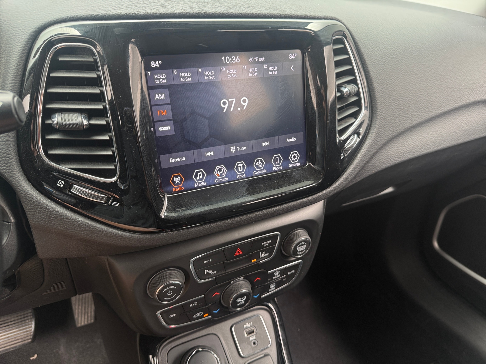 Thumbnail: 2021 Jeep Compass - 3
