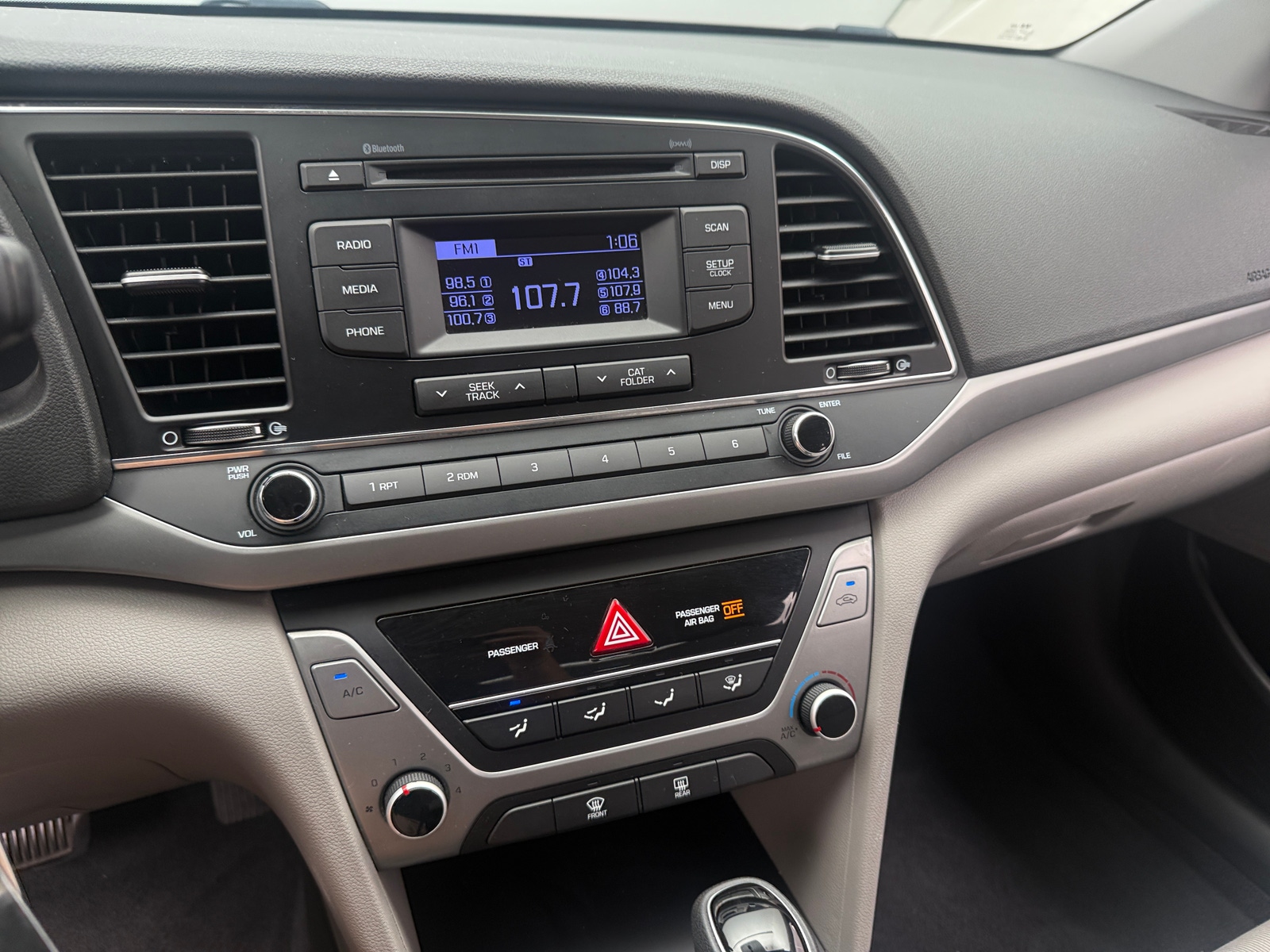 Thumbnail: 2017 Hyundai Elantra - 4
