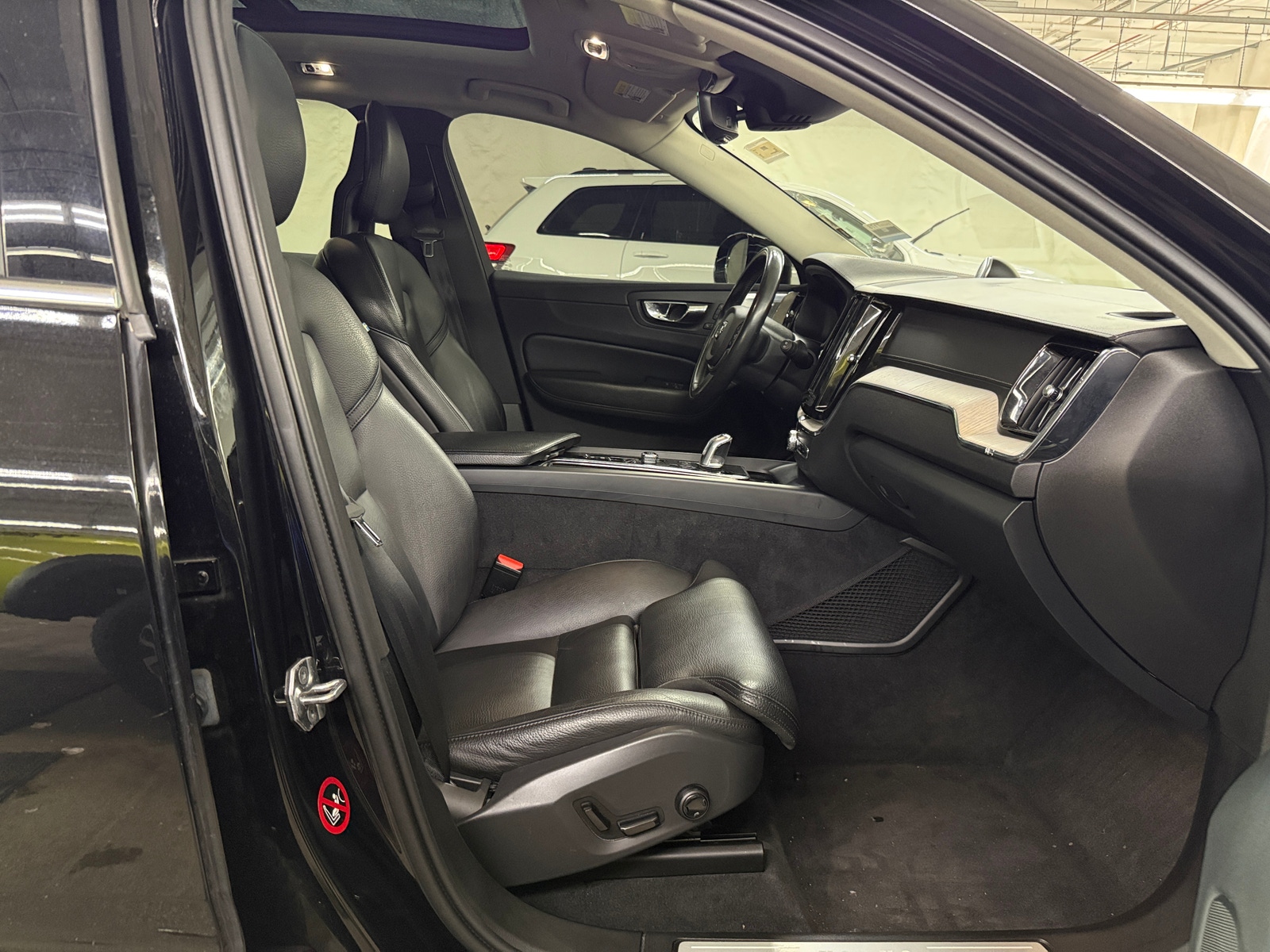 Thumbnail: 2018 Volvo XC60 - 2