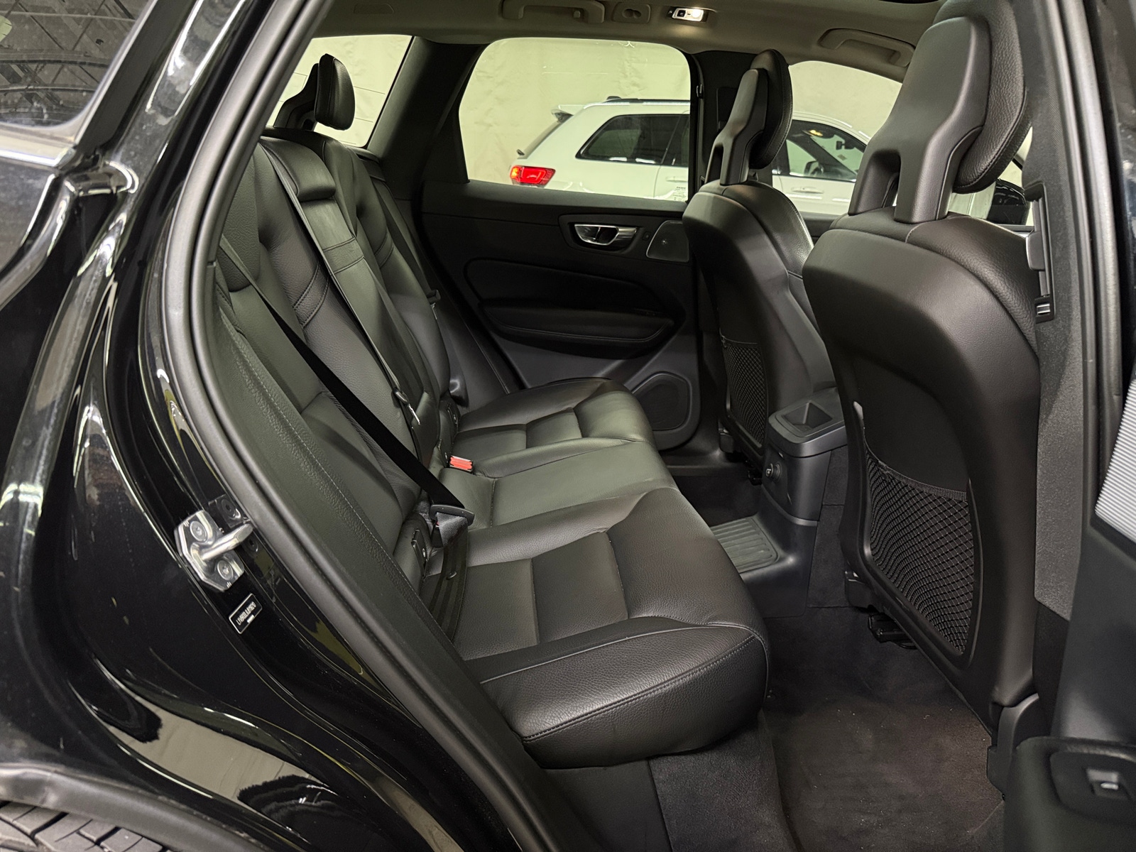 Thumbnail: 2018 Volvo XC60 - 6