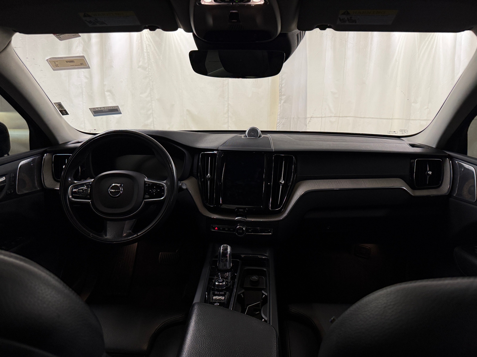 Thumbnail: 2018 Volvo XC60 - 3