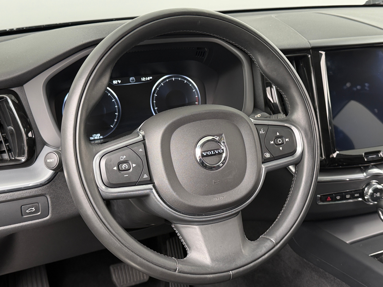 Thumbnail: 2018 Volvo XC60 - 4