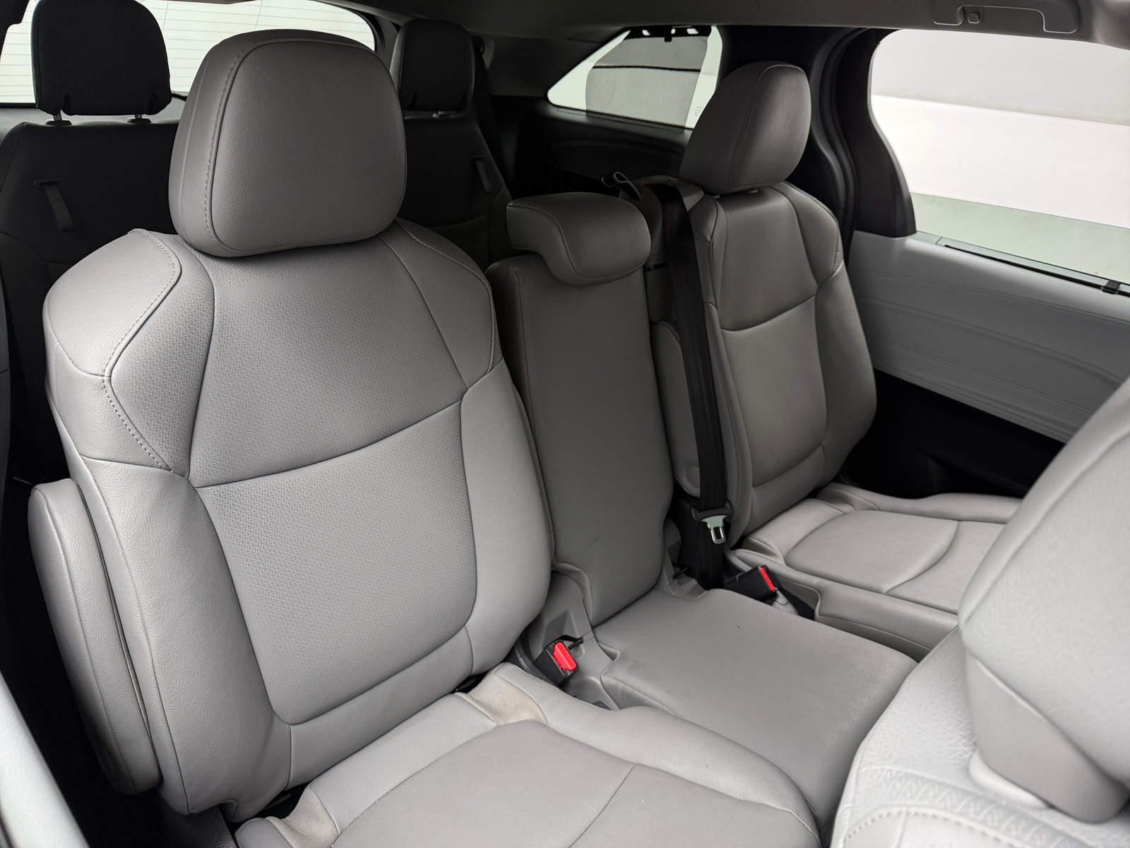 Thumbnail: 2026 Toyota Sienna - 5