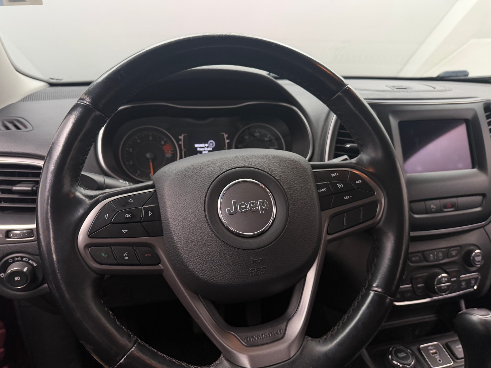 Thumbnail: 2019 Jeep Cherokee - 5
