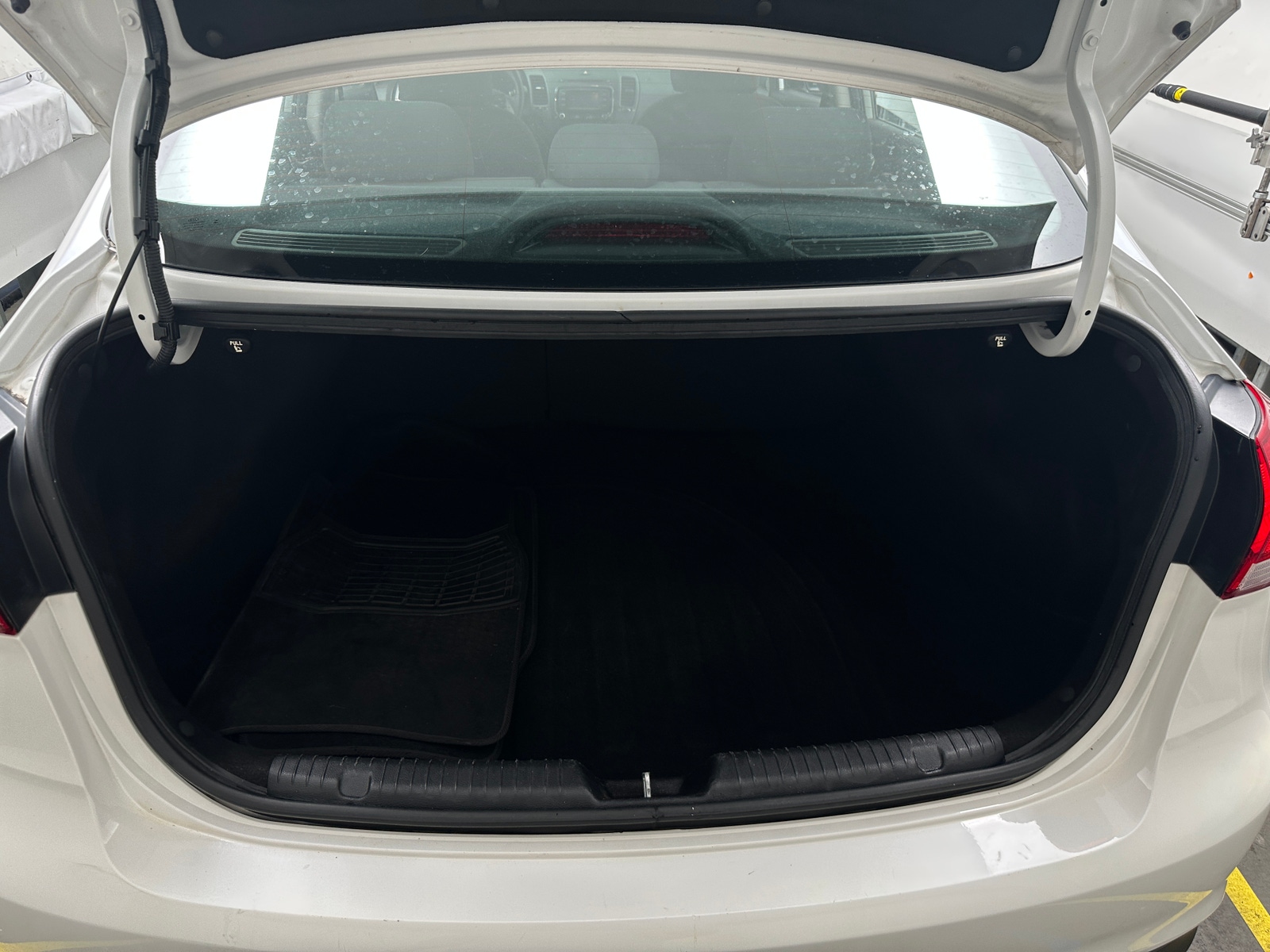 Thumbnail: 2017 Kia Forte - 6