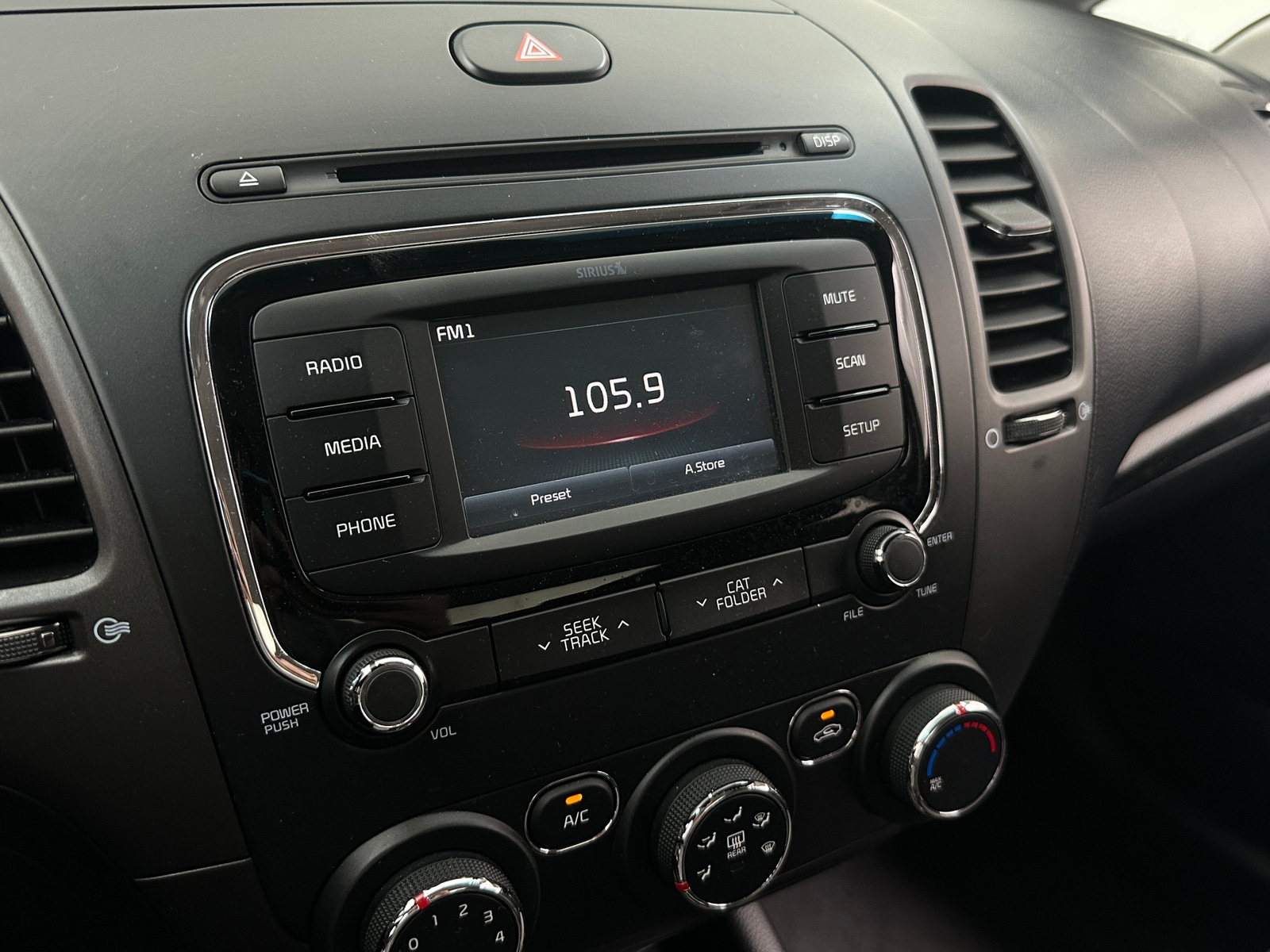 Thumbnail: 2017 Kia Forte - 3