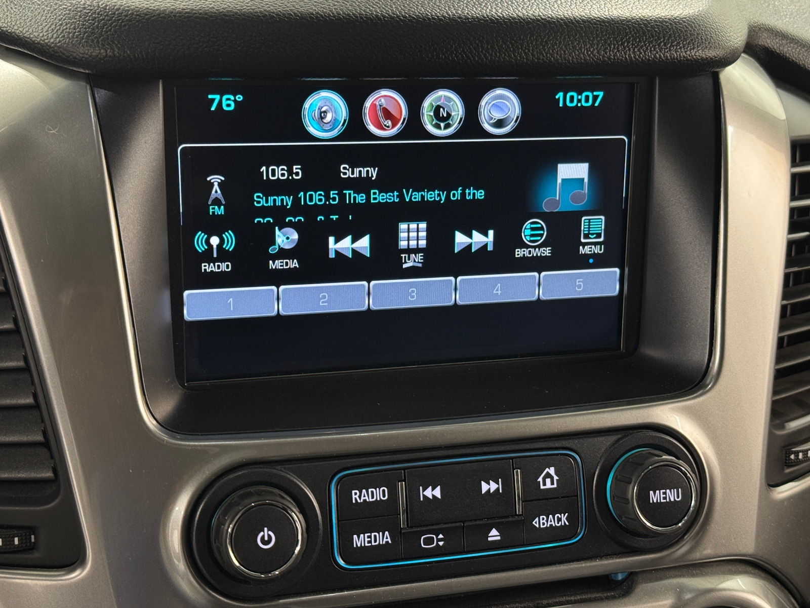 Thumbnail: 2016 Chevrolet Suburban - 3