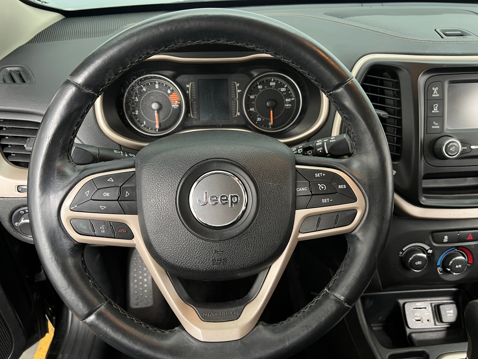 Thumbnail: 2017 Jeep Cherokee - 5