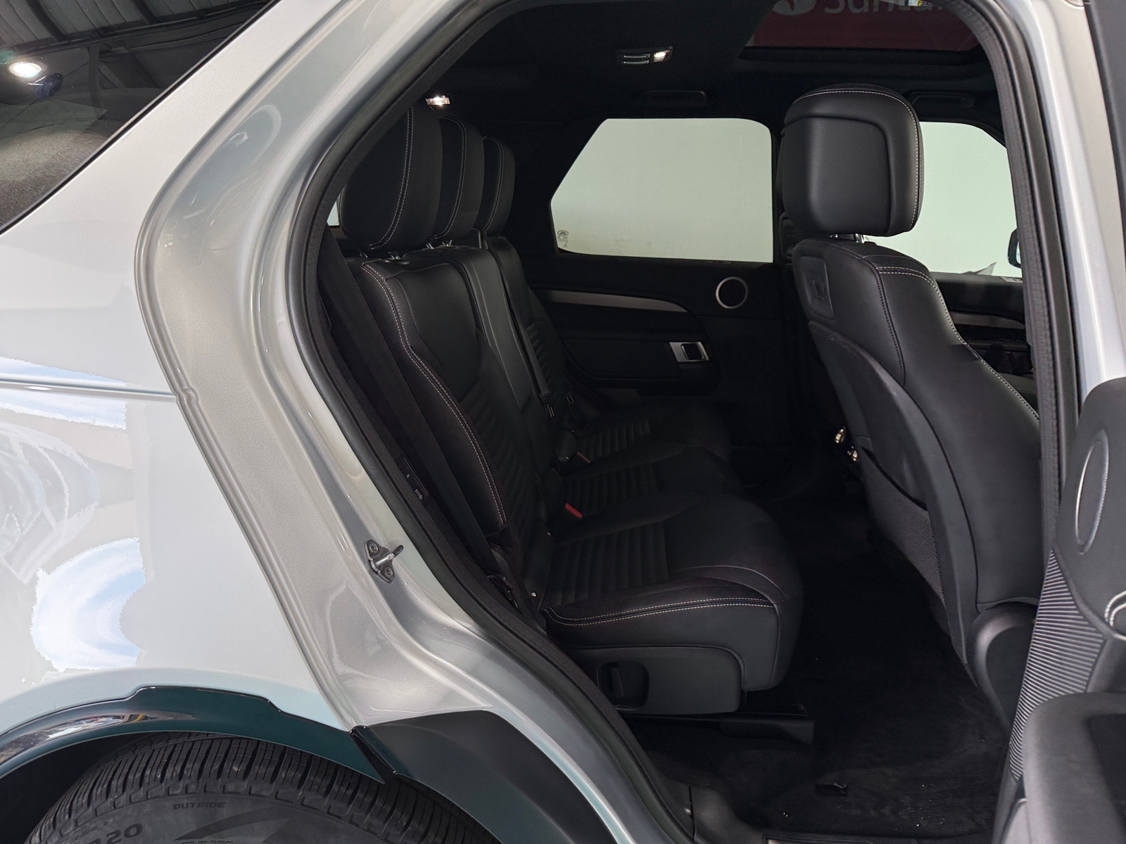 Thumbnail: 2023 Land Rover Discovery - 5