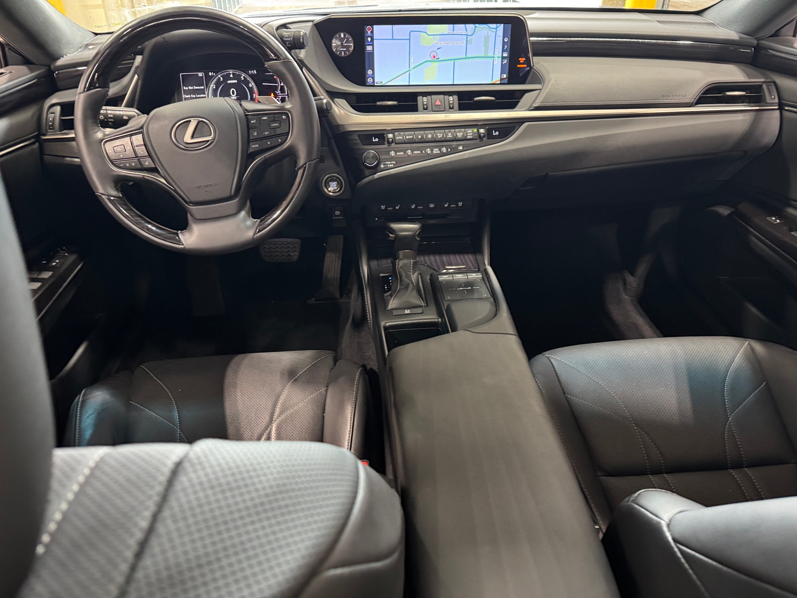 Thumbnail: 2019 Lexus ES - 2