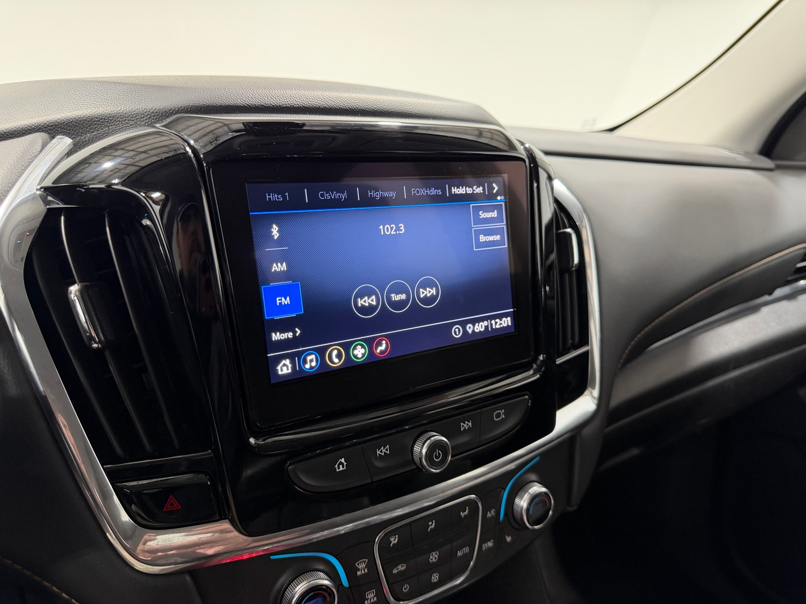 Thumbnail: 2021 Chevrolet Traverse - 4