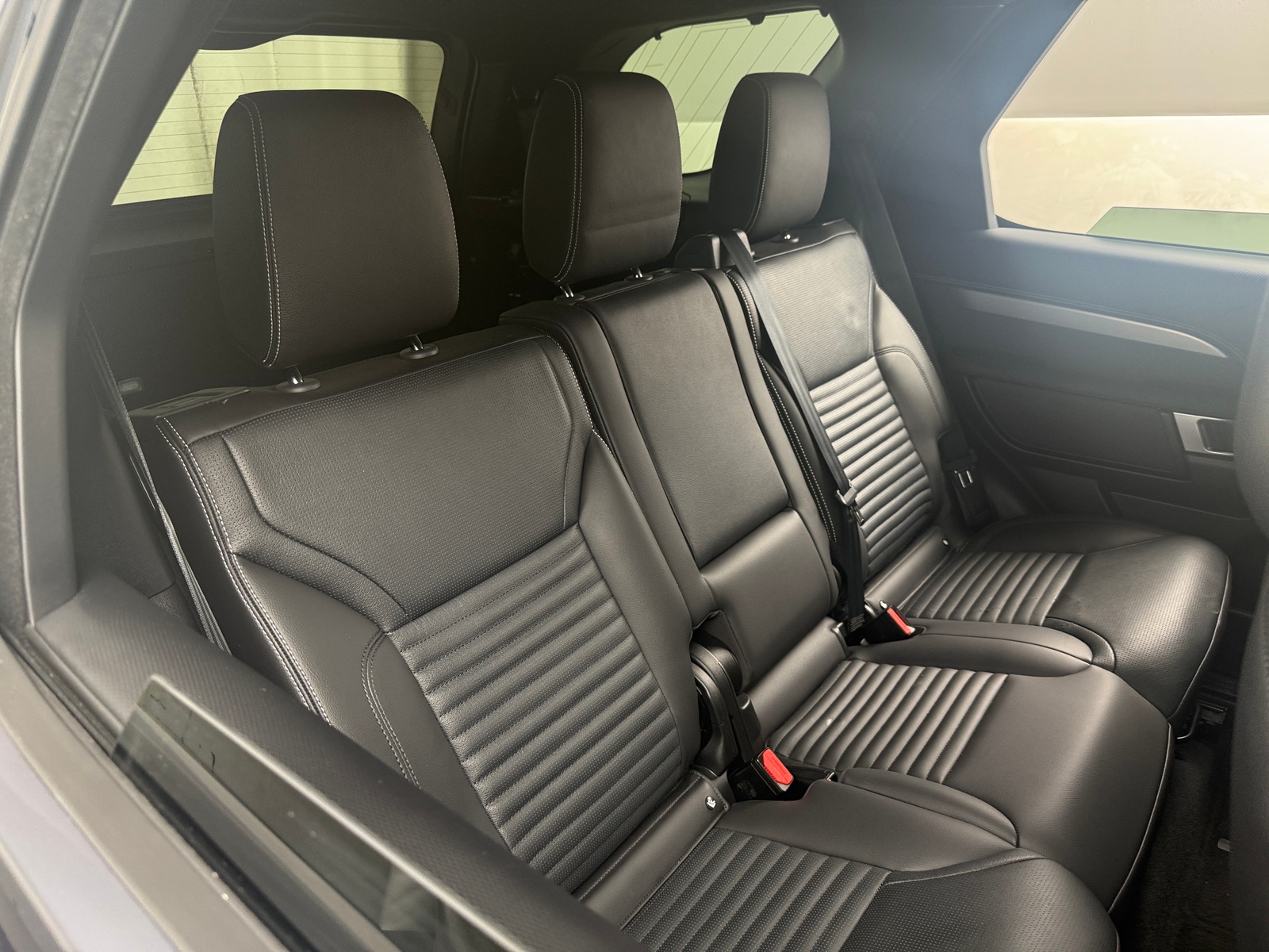 Thumbnail: 2024 Land Rover Discovery - 6