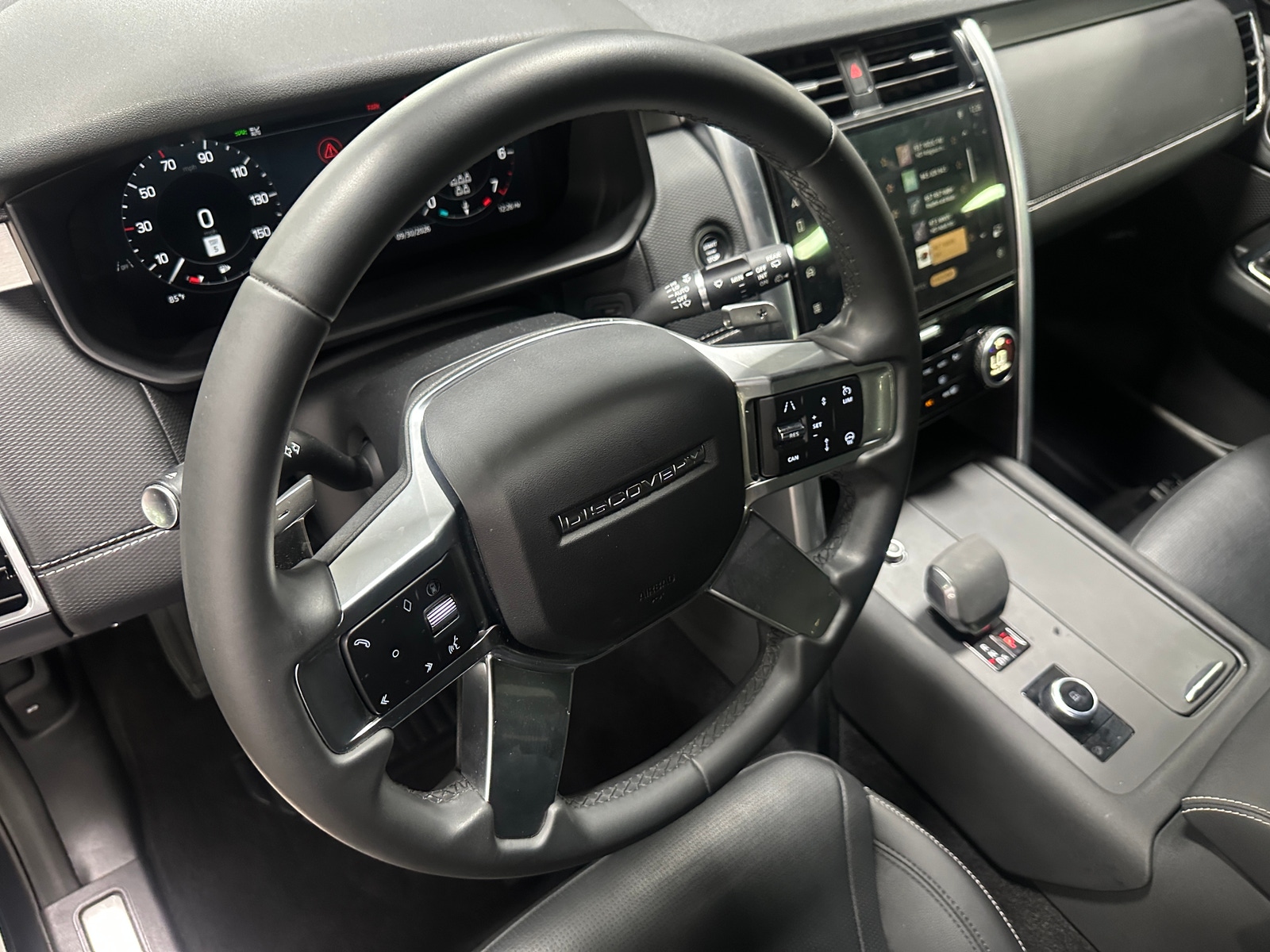 Thumbnail: 2024 Land Rover Discovery - 5