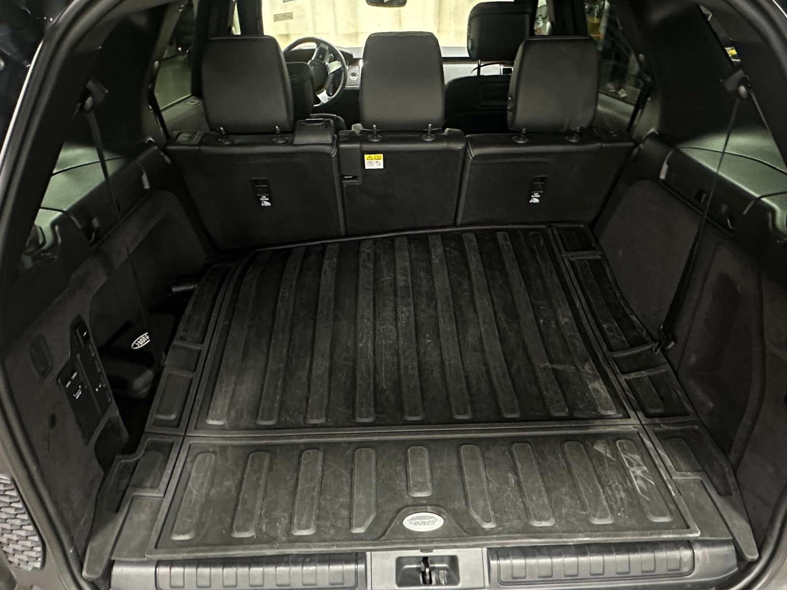 Thumbnail: 2024 Land Rover Discovery - 7