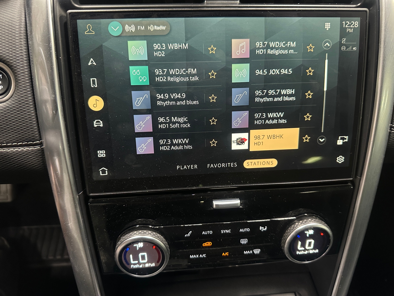 Thumbnail: 2024 Land Rover Discovery - 4
