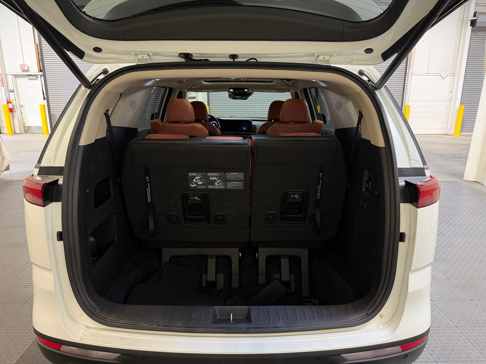 Thumbnail: 2023 Kia Carnival - 6