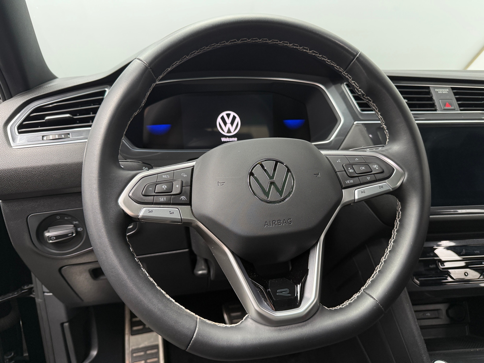 Thumbnail: 2023 Volkswagen Tiguan - 5