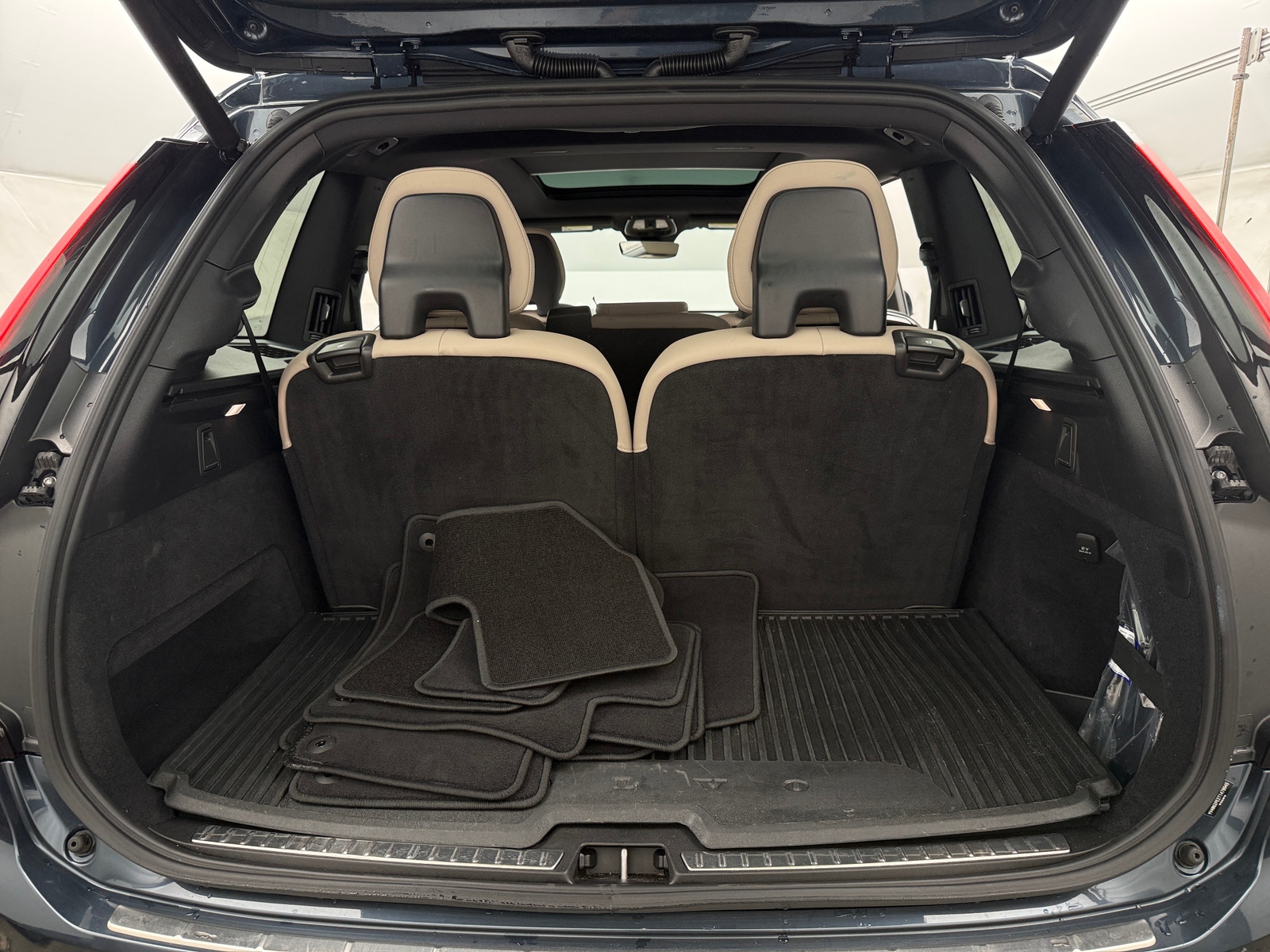 Thumbnail: 2026 Volvo XC90 - 6