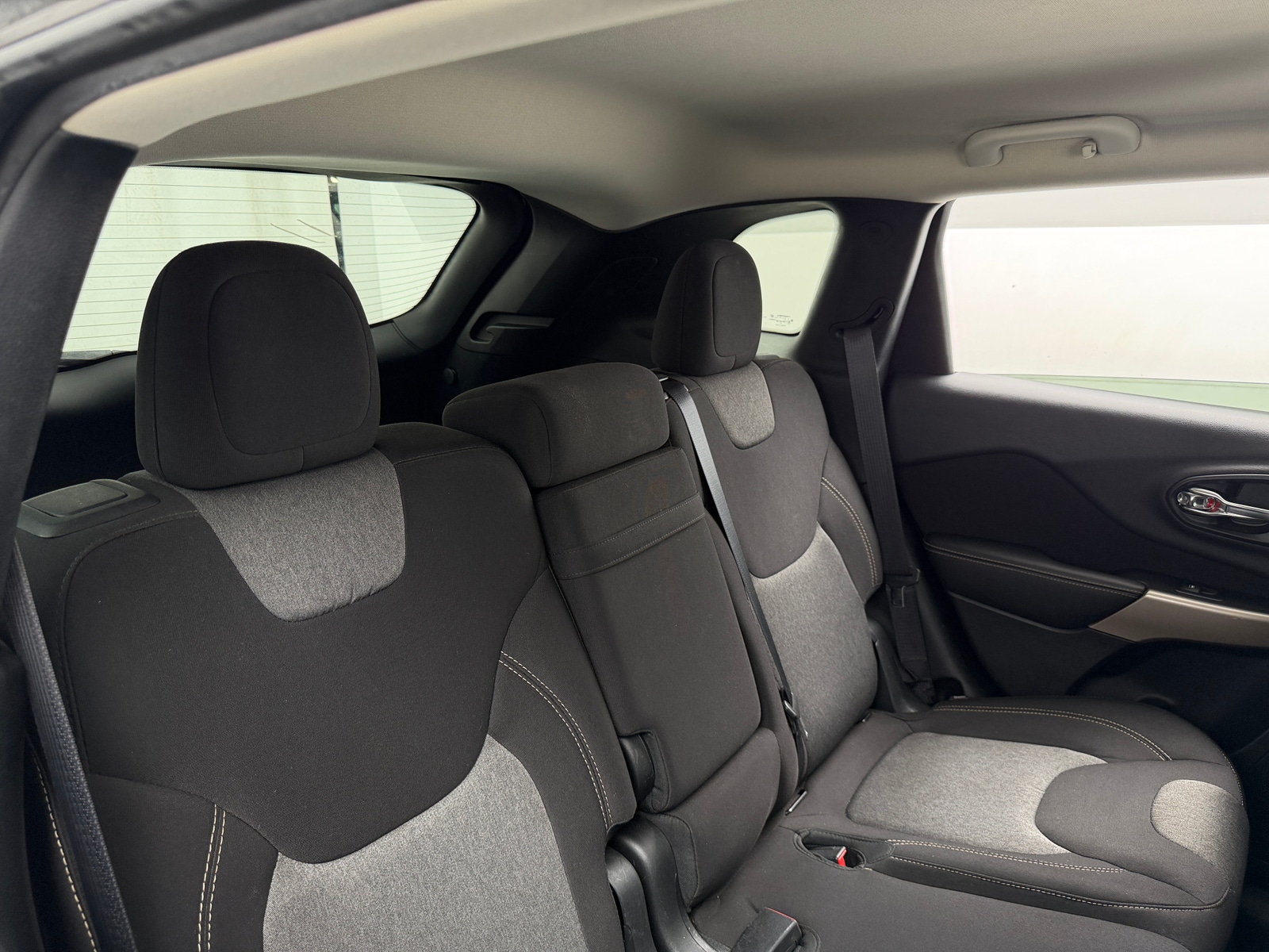 Thumbnail: 2018 Jeep Cherokee - 6