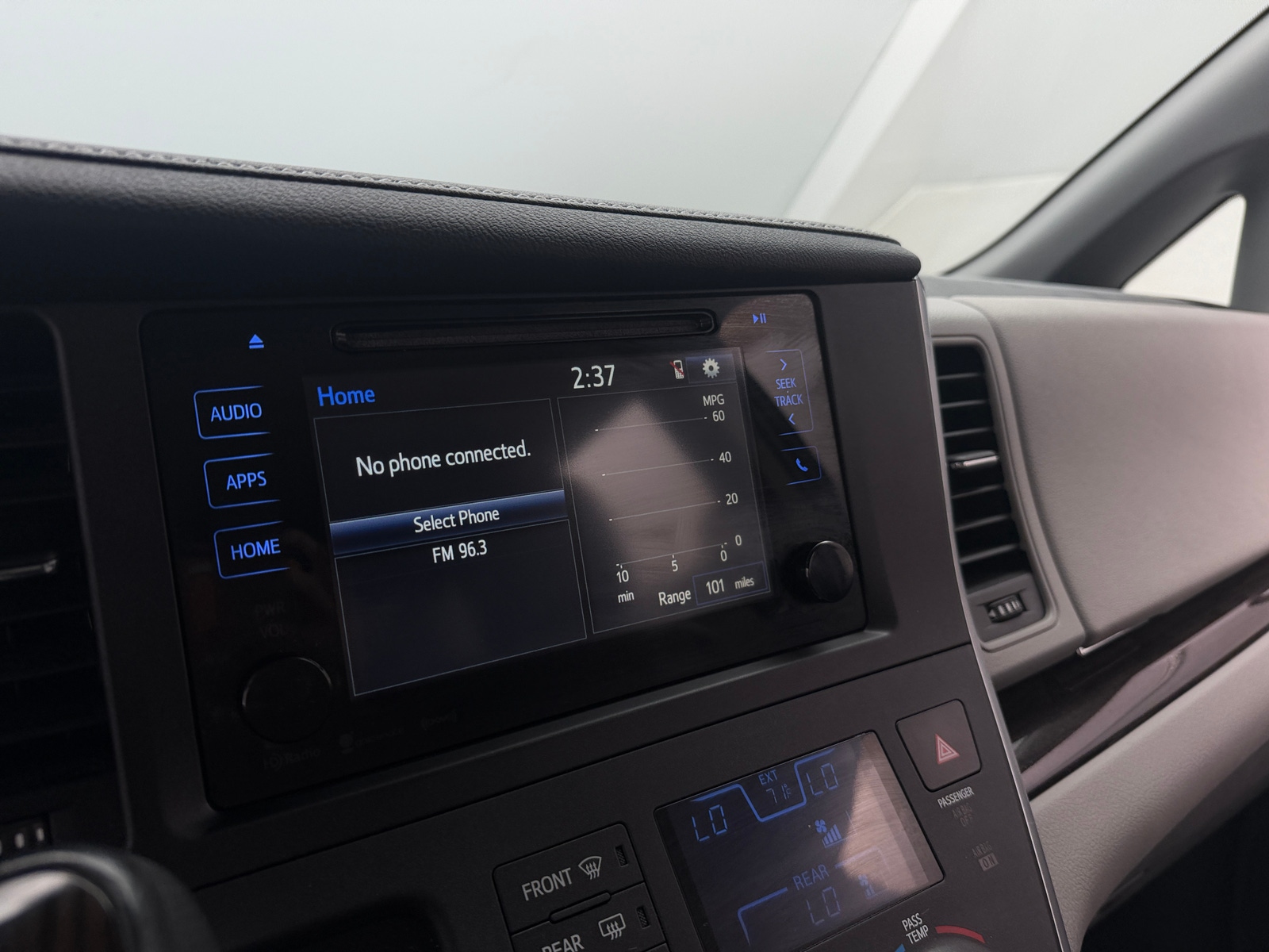 Thumbnail: 2017 Toyota Sienna - 3