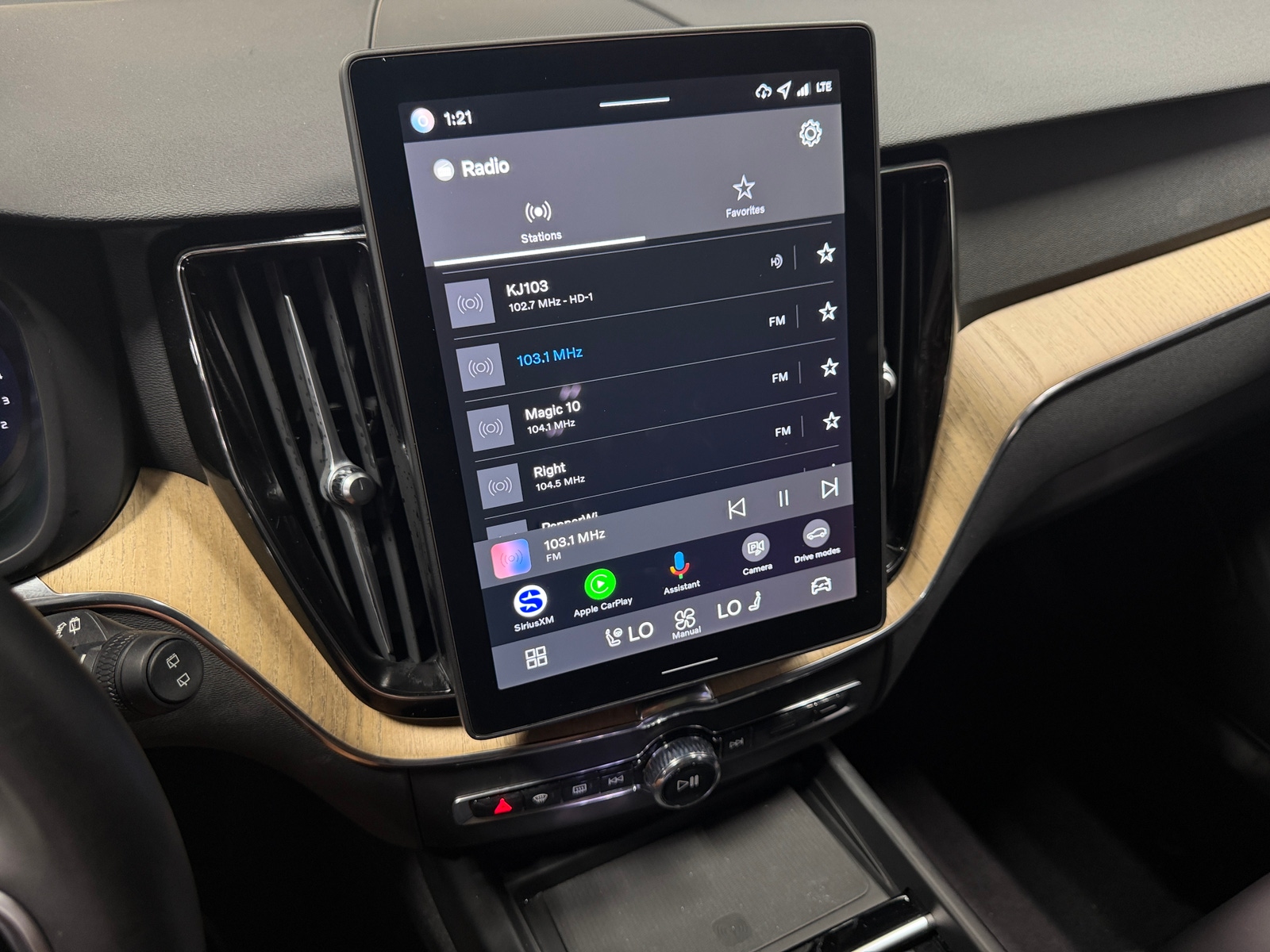 Thumbnail: 2026 Volvo XC60 - 3