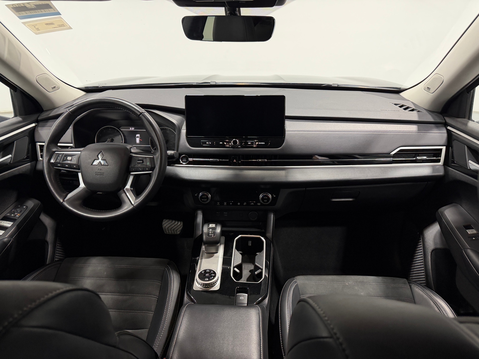 Thumbnail: 2025 Mitsubishi Outlander - 3