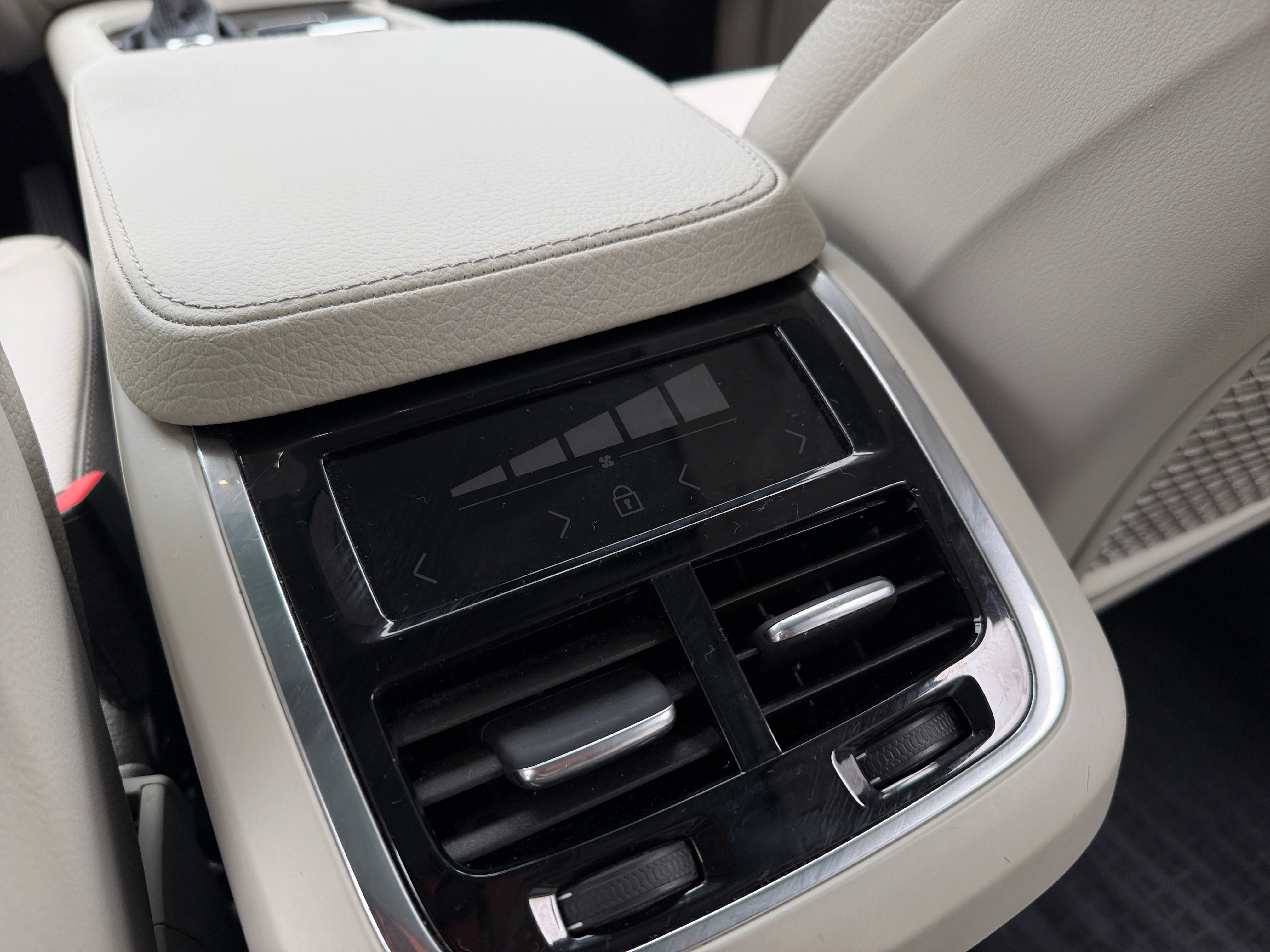 2021 Volvo XC90 Momentum