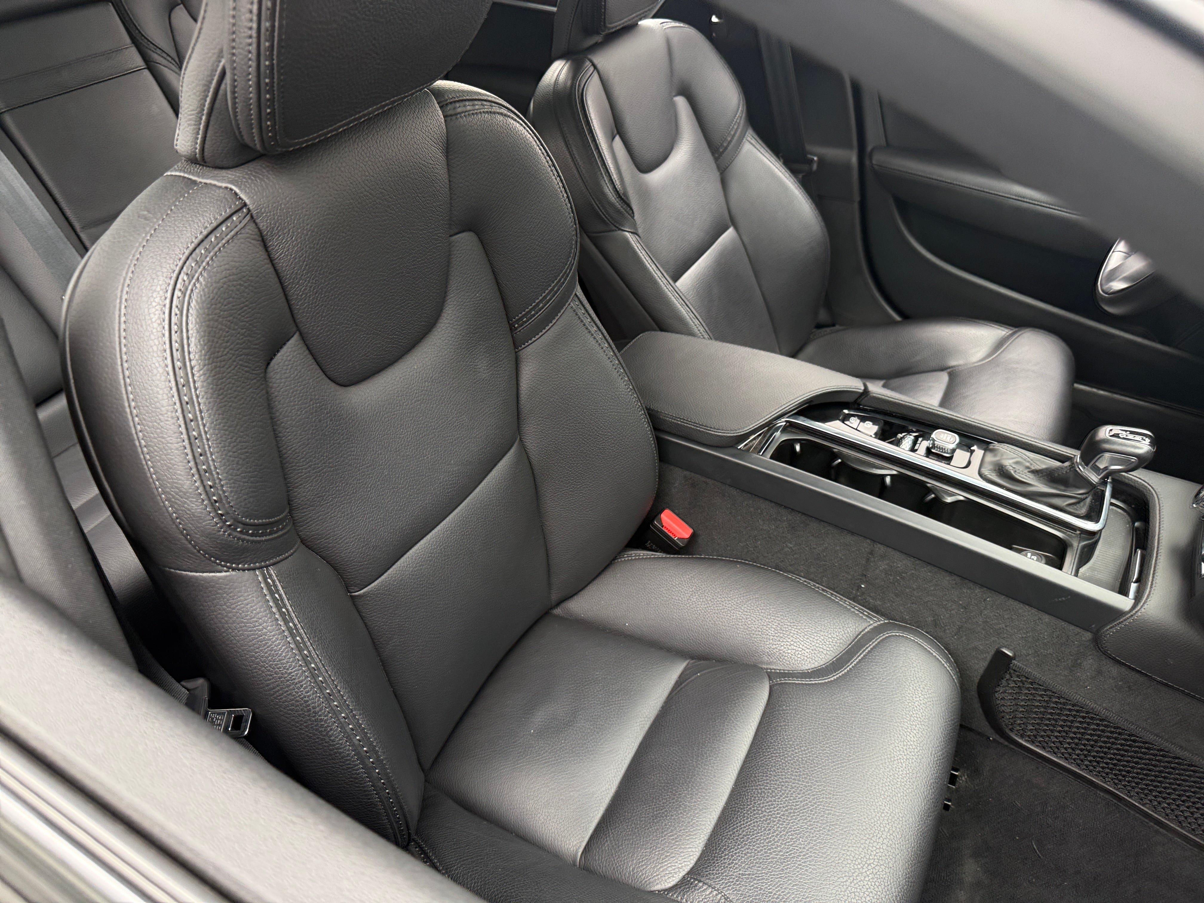 2020 Volvo V90 Cross Country Base