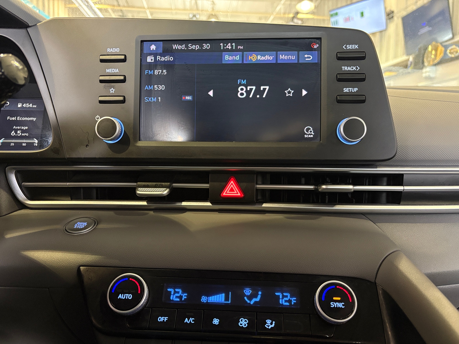 Thumbnail: 2023 Hyundai Elantra - 4