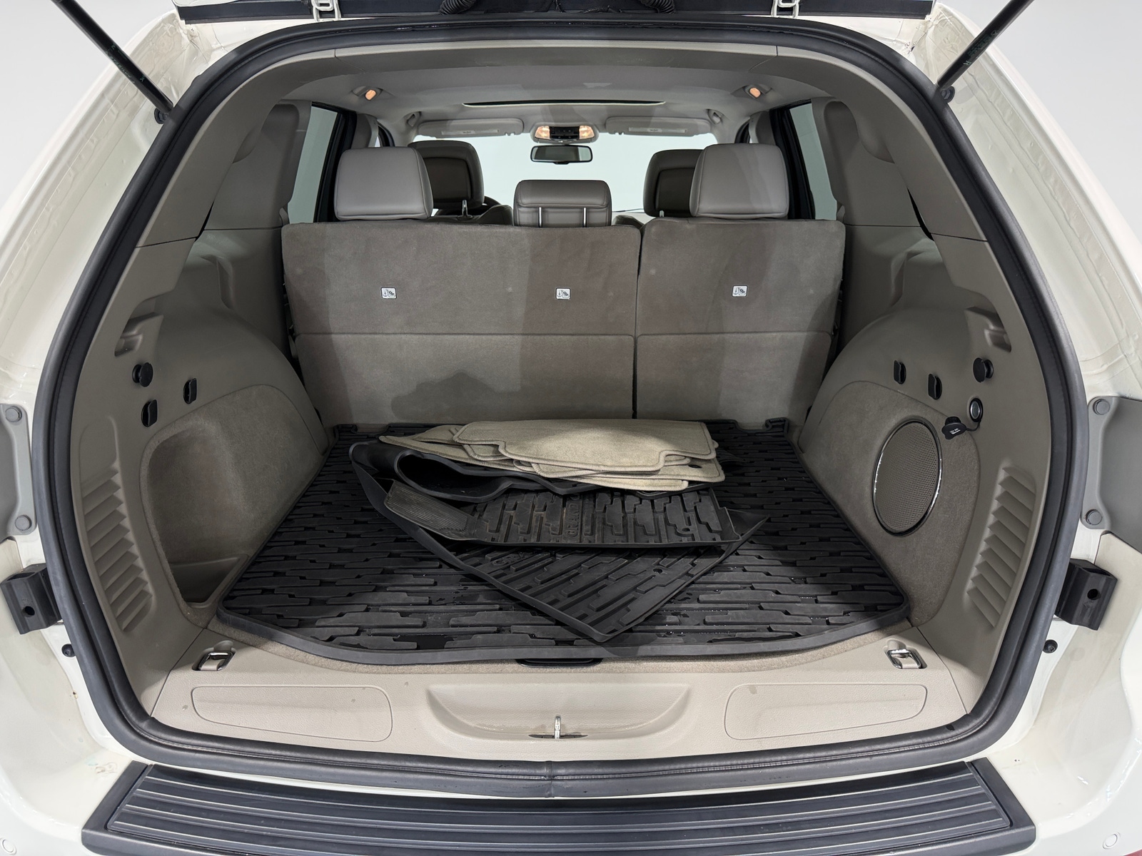 Thumbnail: 2012 Jeep Grand Cherokee - 6