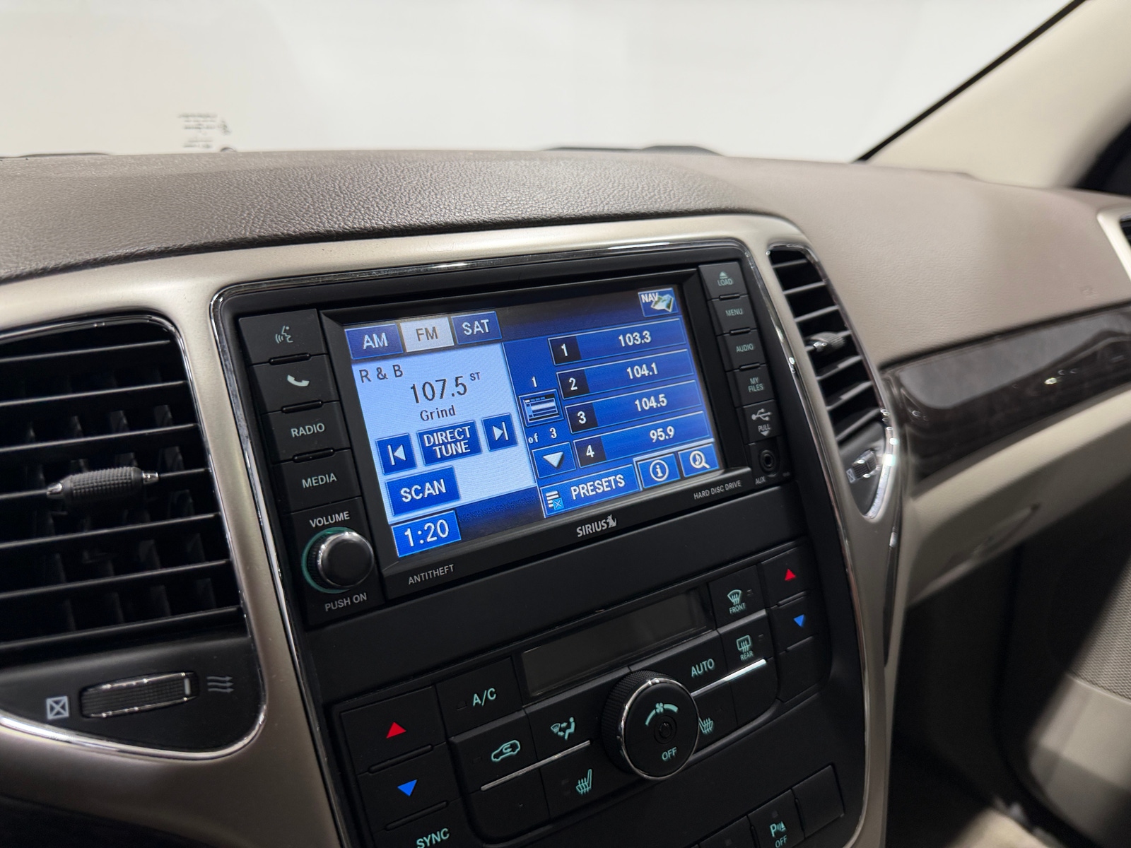 Thumbnail: 2012 Jeep Grand Cherokee - 3