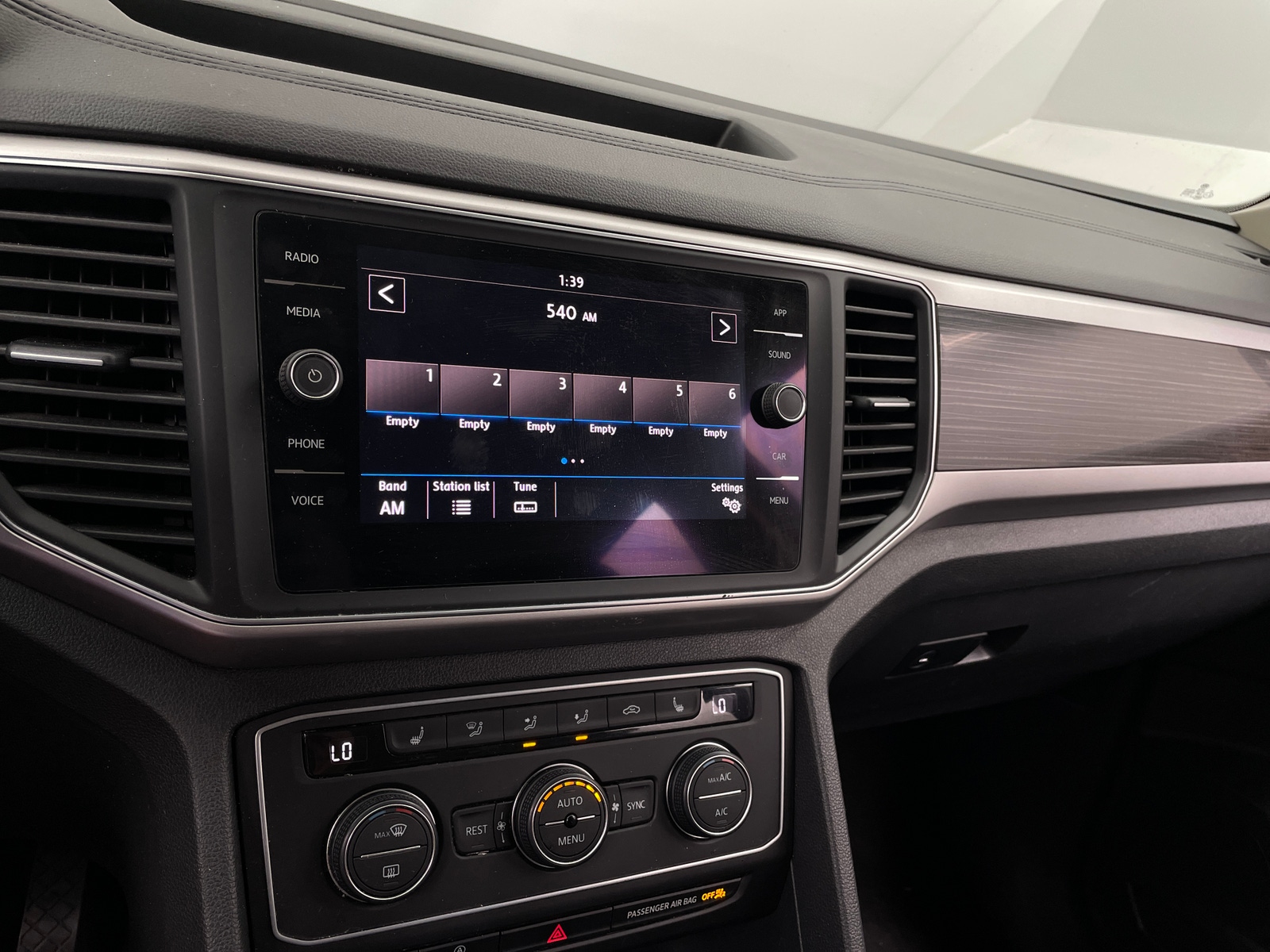 Thumbnail: 2018 Volkswagen Atlas - 4