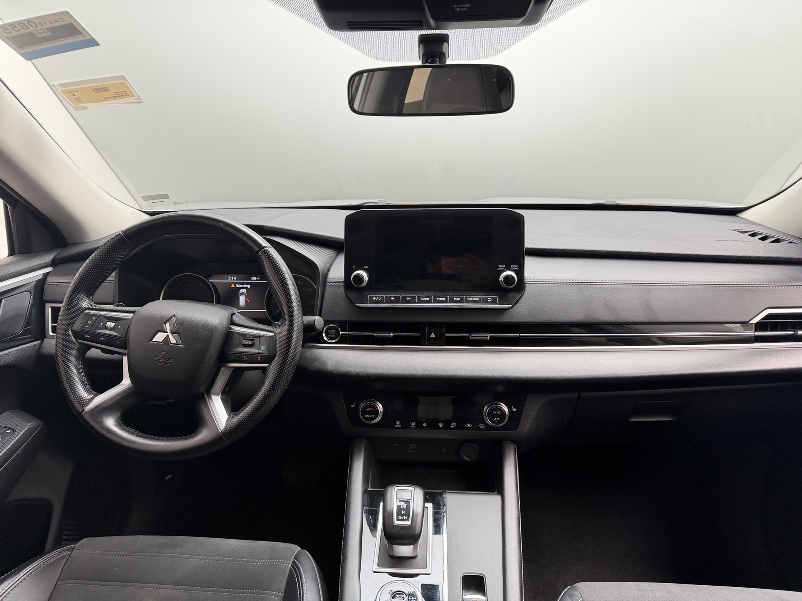 Thumbnail: 2024 Mitsubishi Outlander - 2