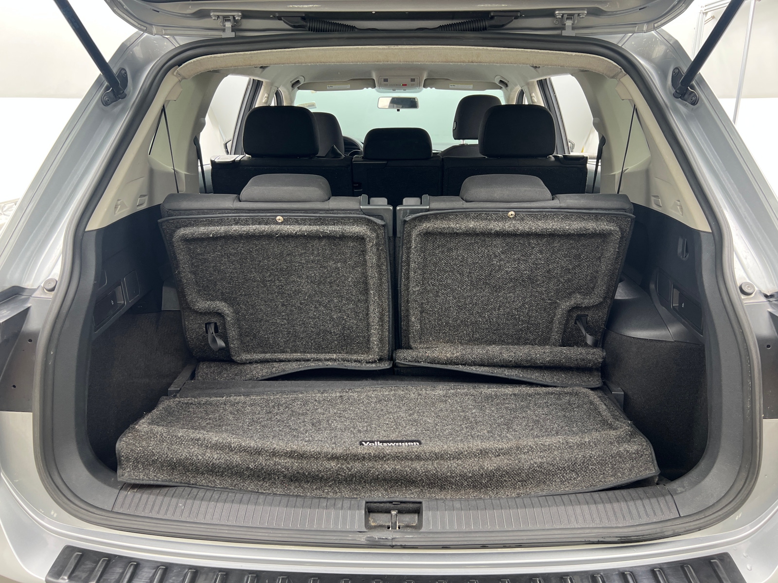 Thumbnail: 2020 Volkswagen Tiguan - 7