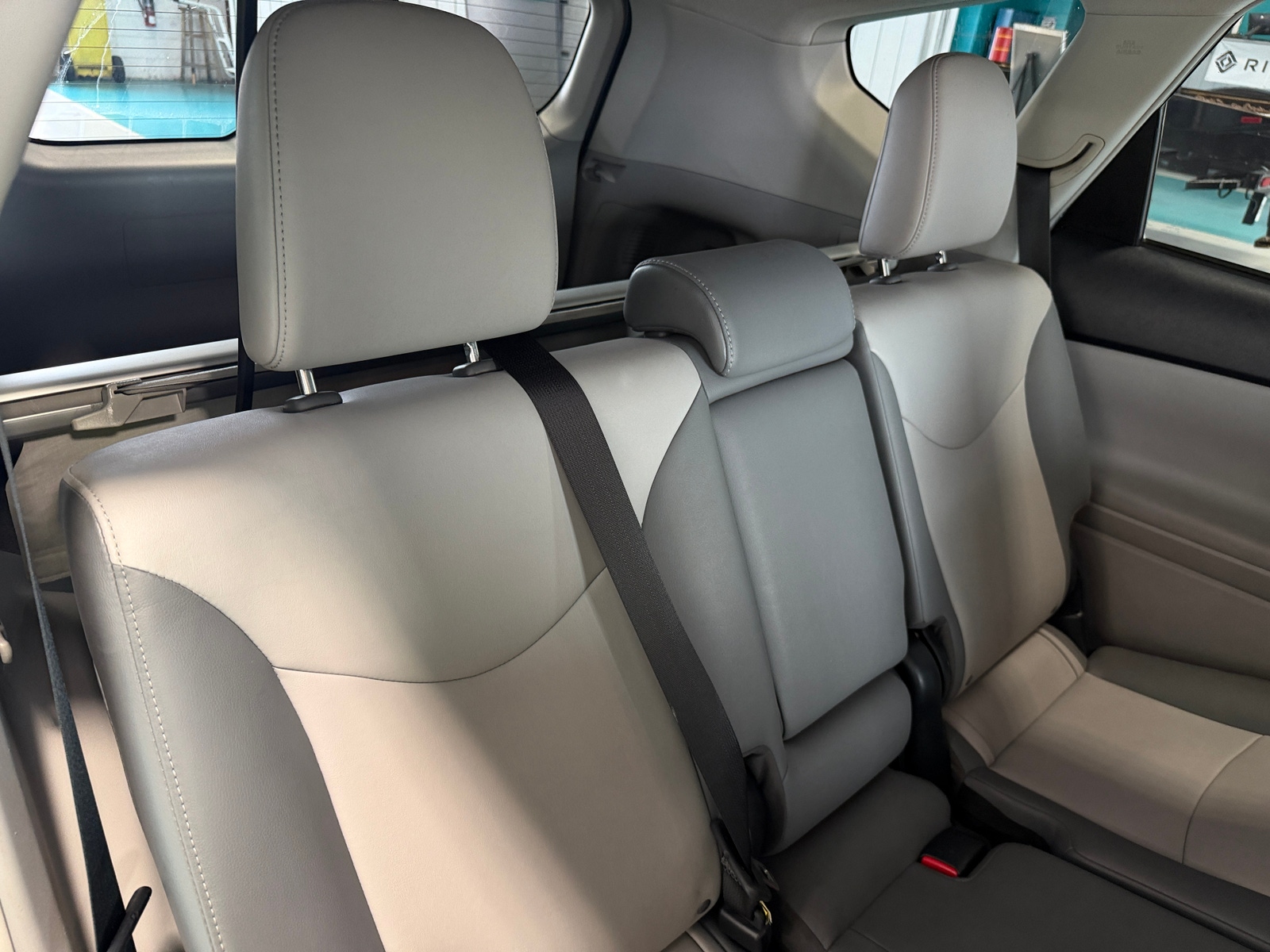 Thumbnail: 2015 Toyota Prius v - 5