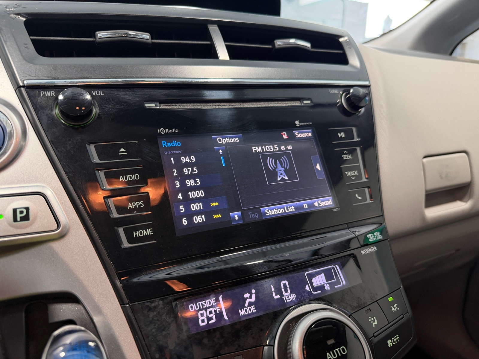 Thumbnail: 2015 Toyota Prius v - 3