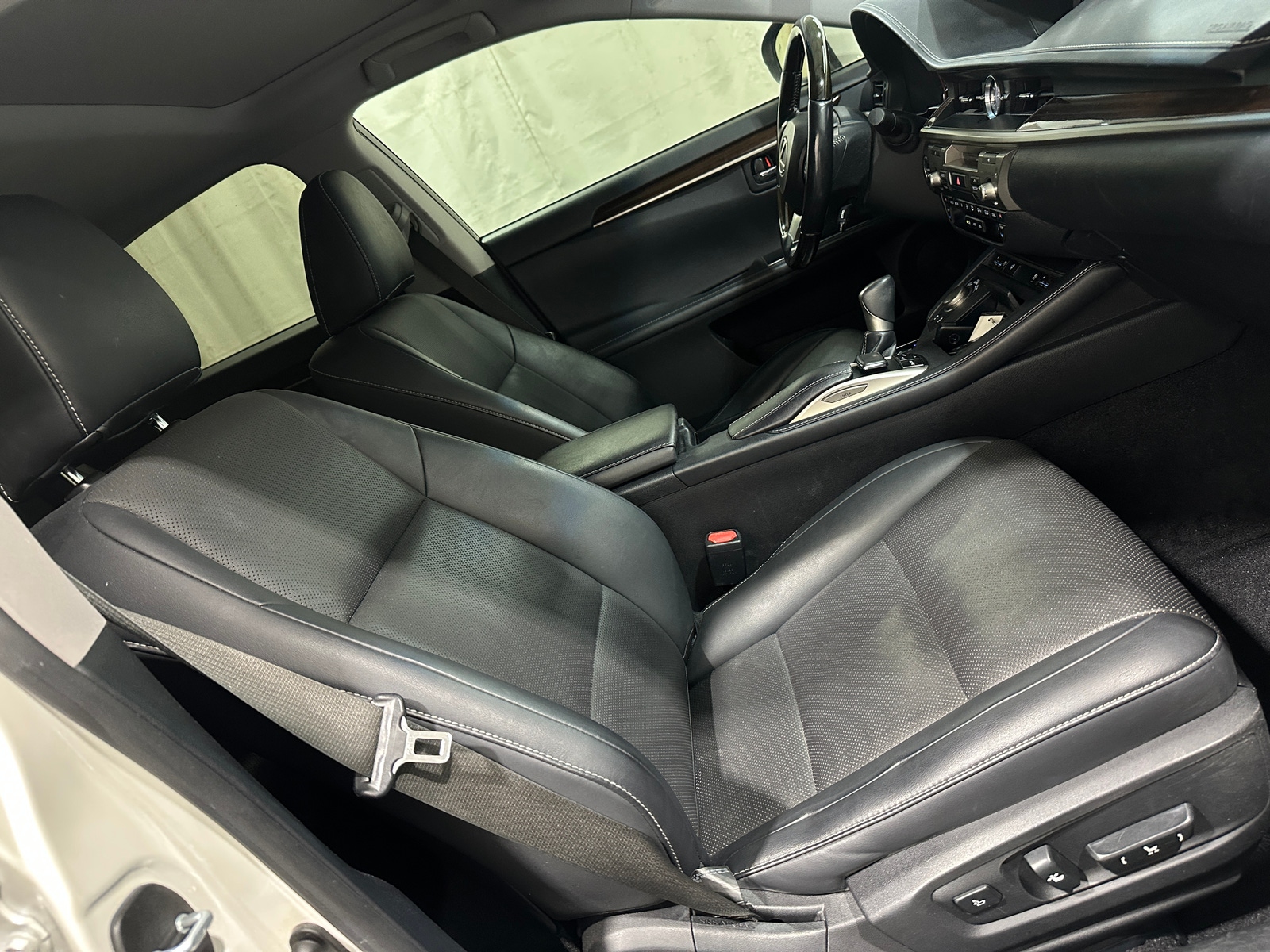 Thumbnail: 2016 Lexus ES - 2
