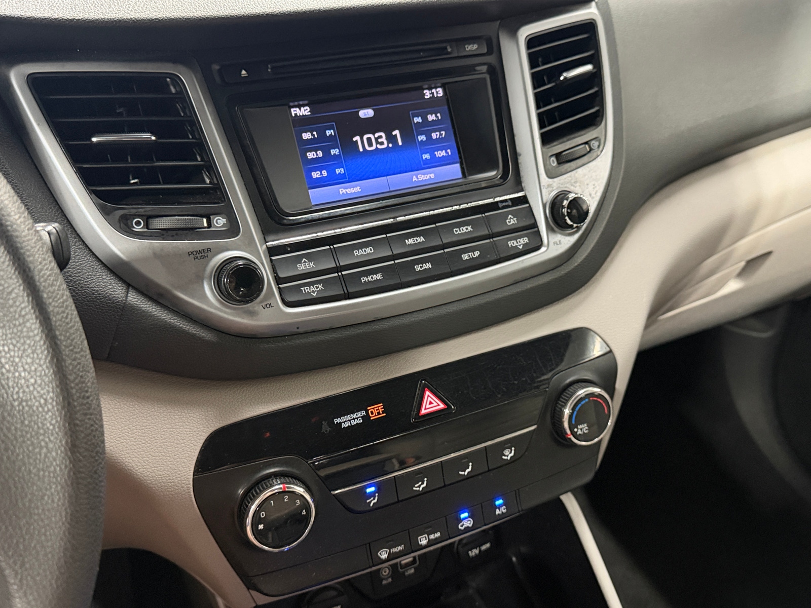 Thumbnail: 2016 Hyundai Tucson - 4