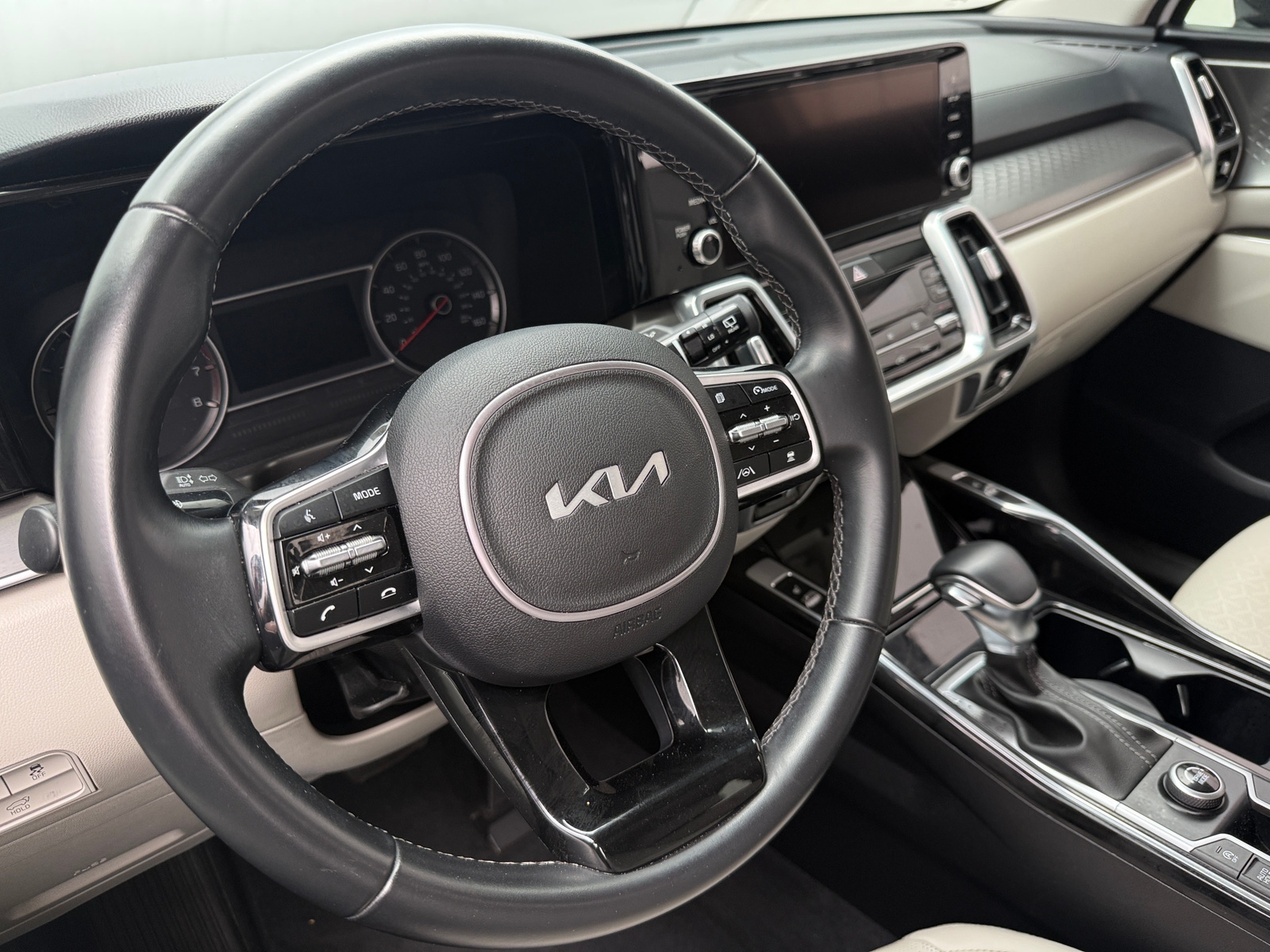 Thumbnail: 2022 Kia Sorento - 4