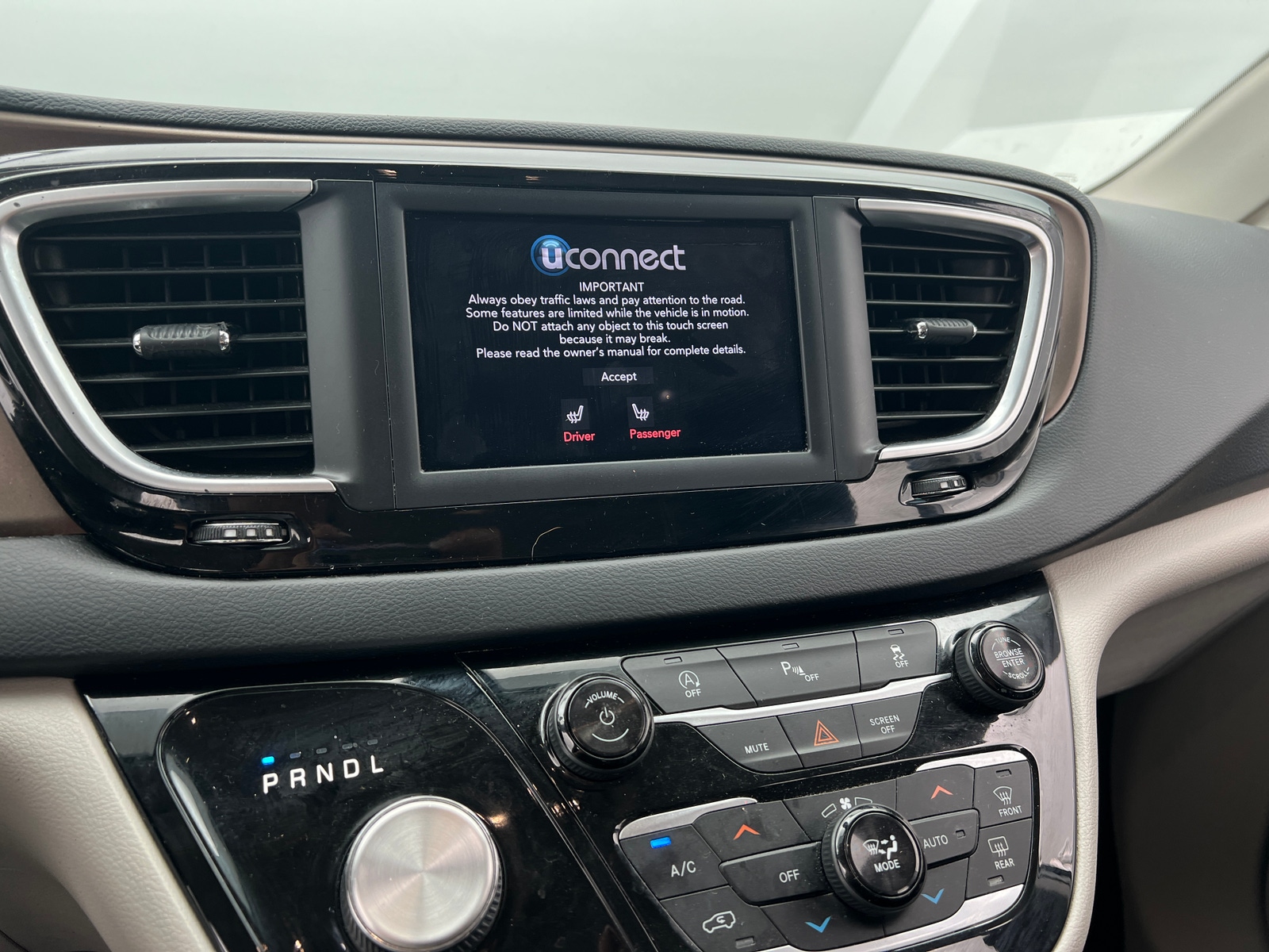 Thumbnail: 2018 Chrysler Pacifica - 3