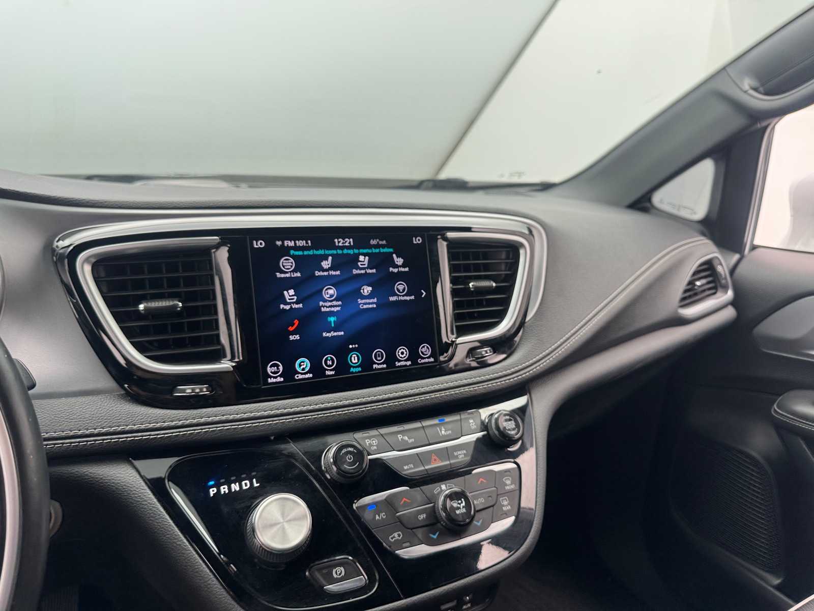 Thumbnail: 2020 Chrysler Pacifica - 3