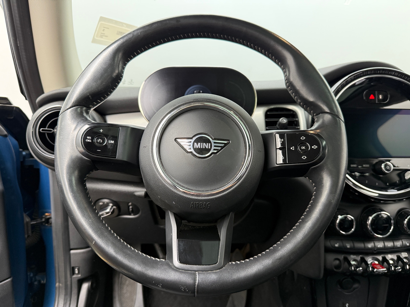 Thumbnail: 2022 MINI Cooper Hardtop - 4