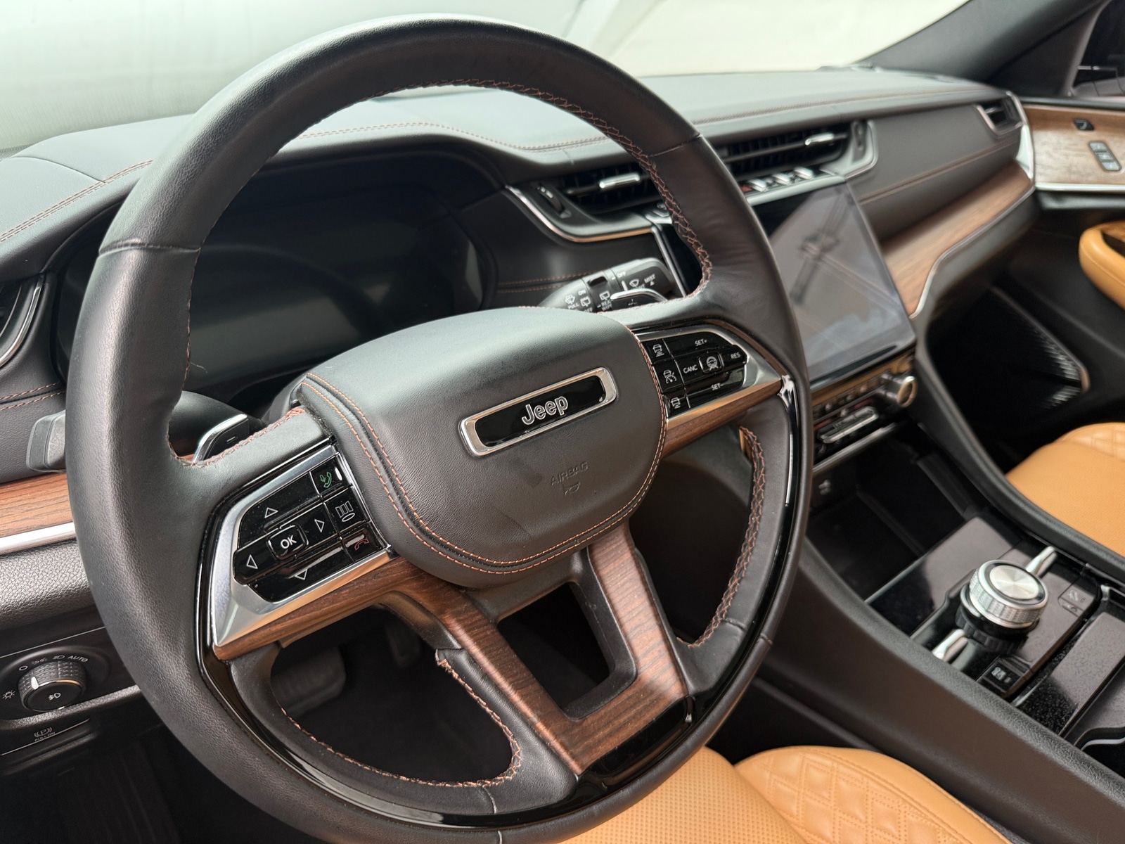 Thumbnail: 2024 Jeep Grand Cherokee L - 4
