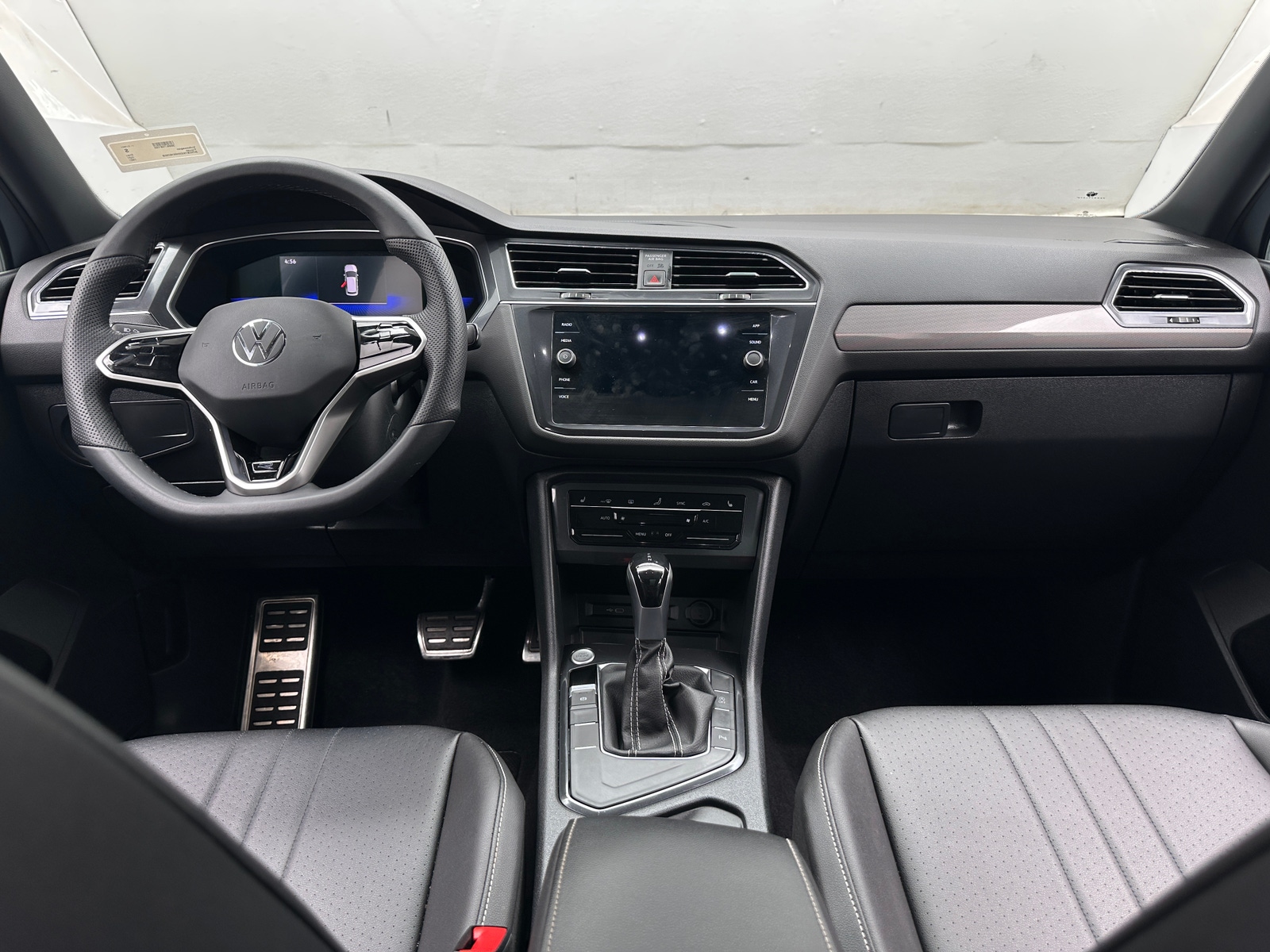 Thumbnail: 2022 Volkswagen Tiguan - 3