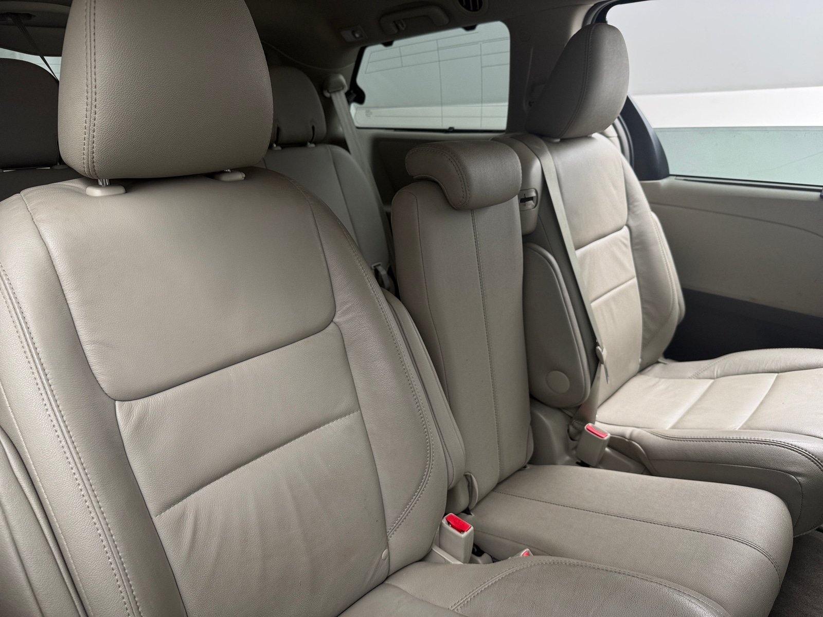 Thumbnail: 2017 Toyota Sienna - 6
