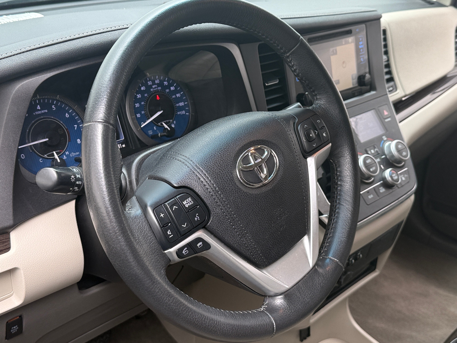 Thumbnail: 2017 Toyota Sienna - 5