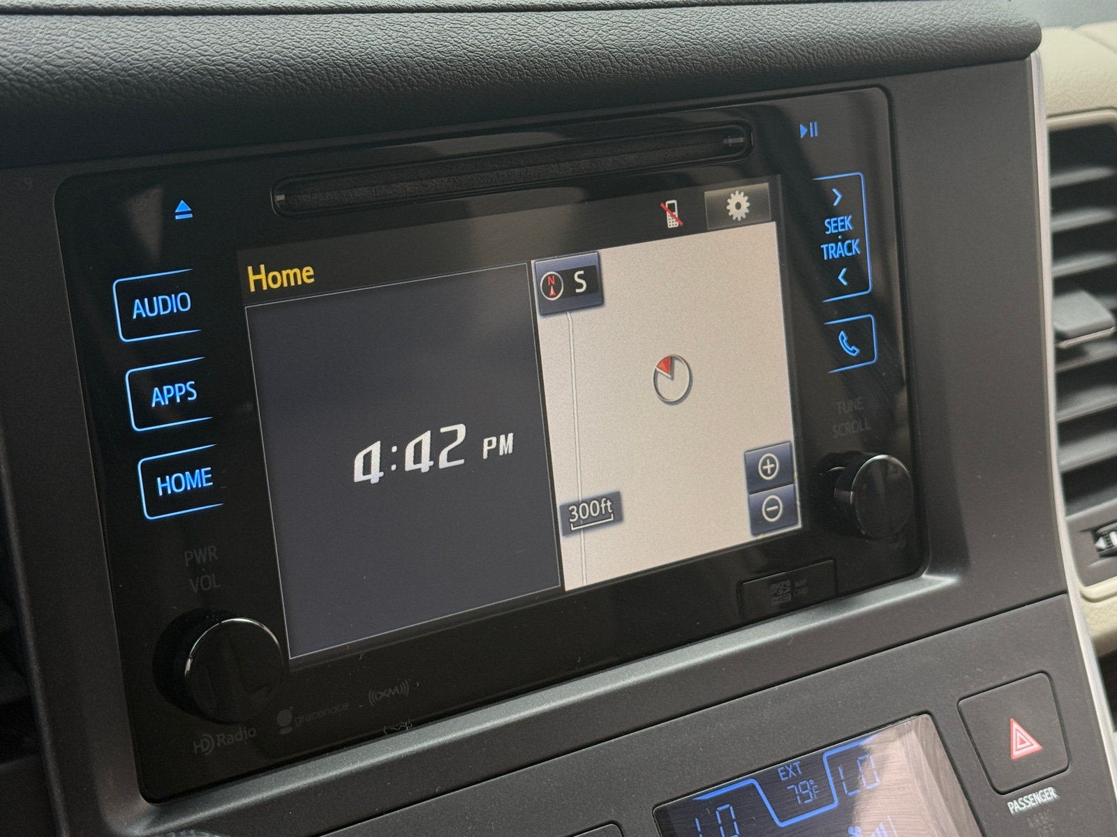 Thumbnail: 2017 Toyota Sienna - 4