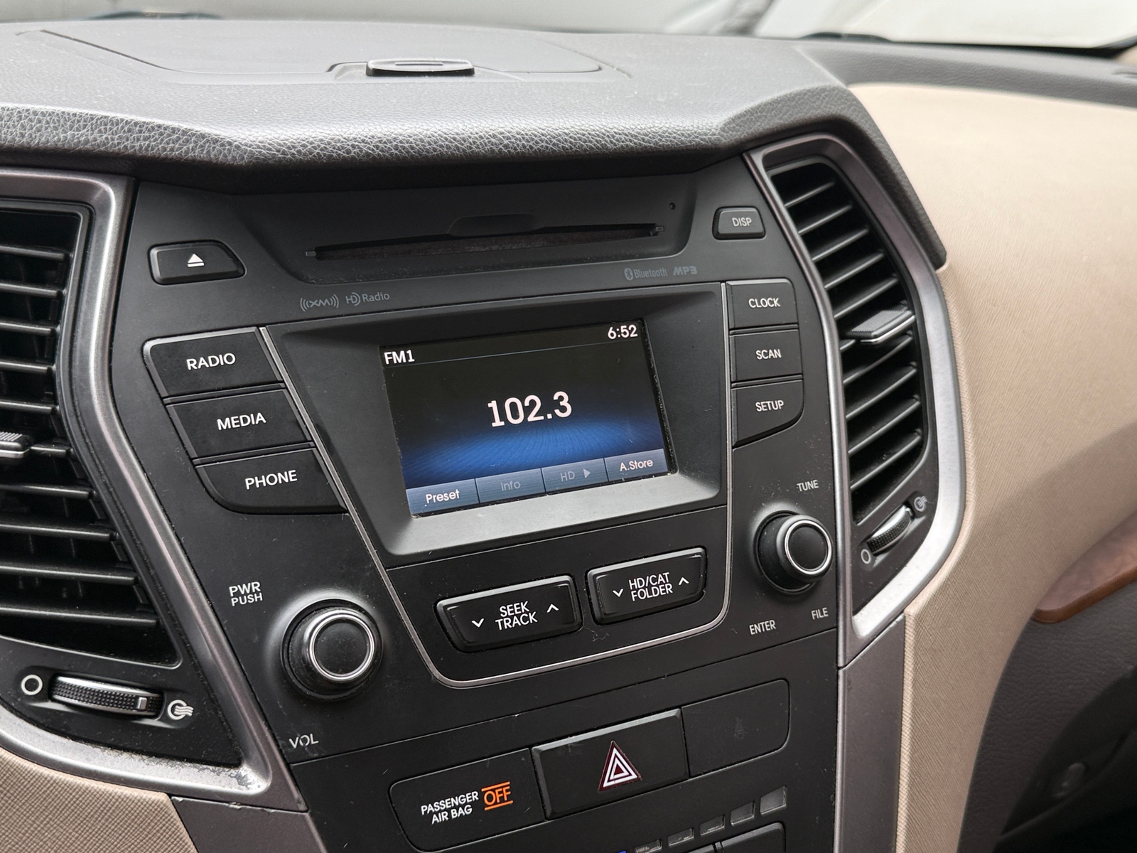 Thumbnail: 2015 Hyundai Santa Fe - 4