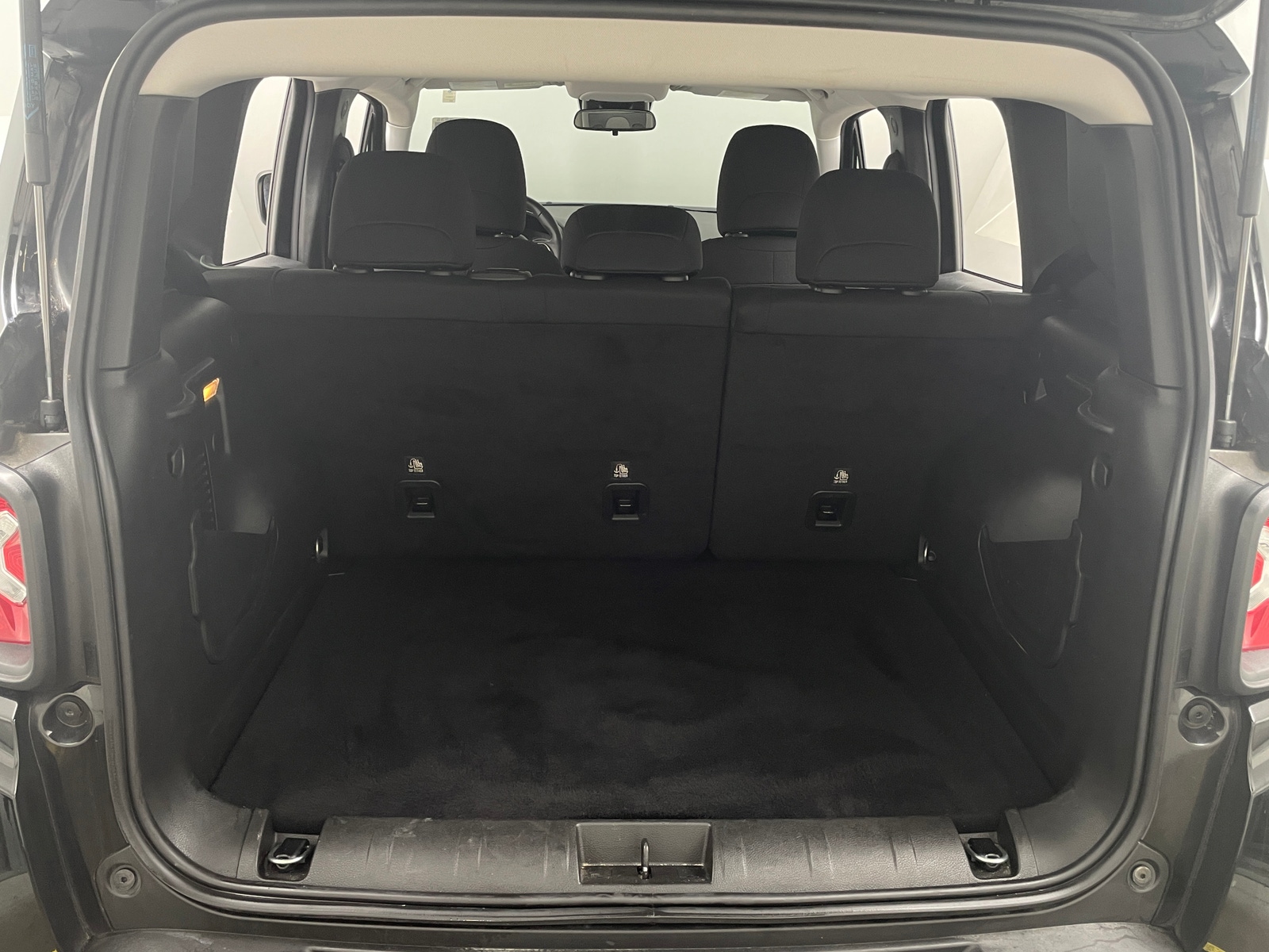 Thumbnail: 2022 Jeep Renegade - 7
